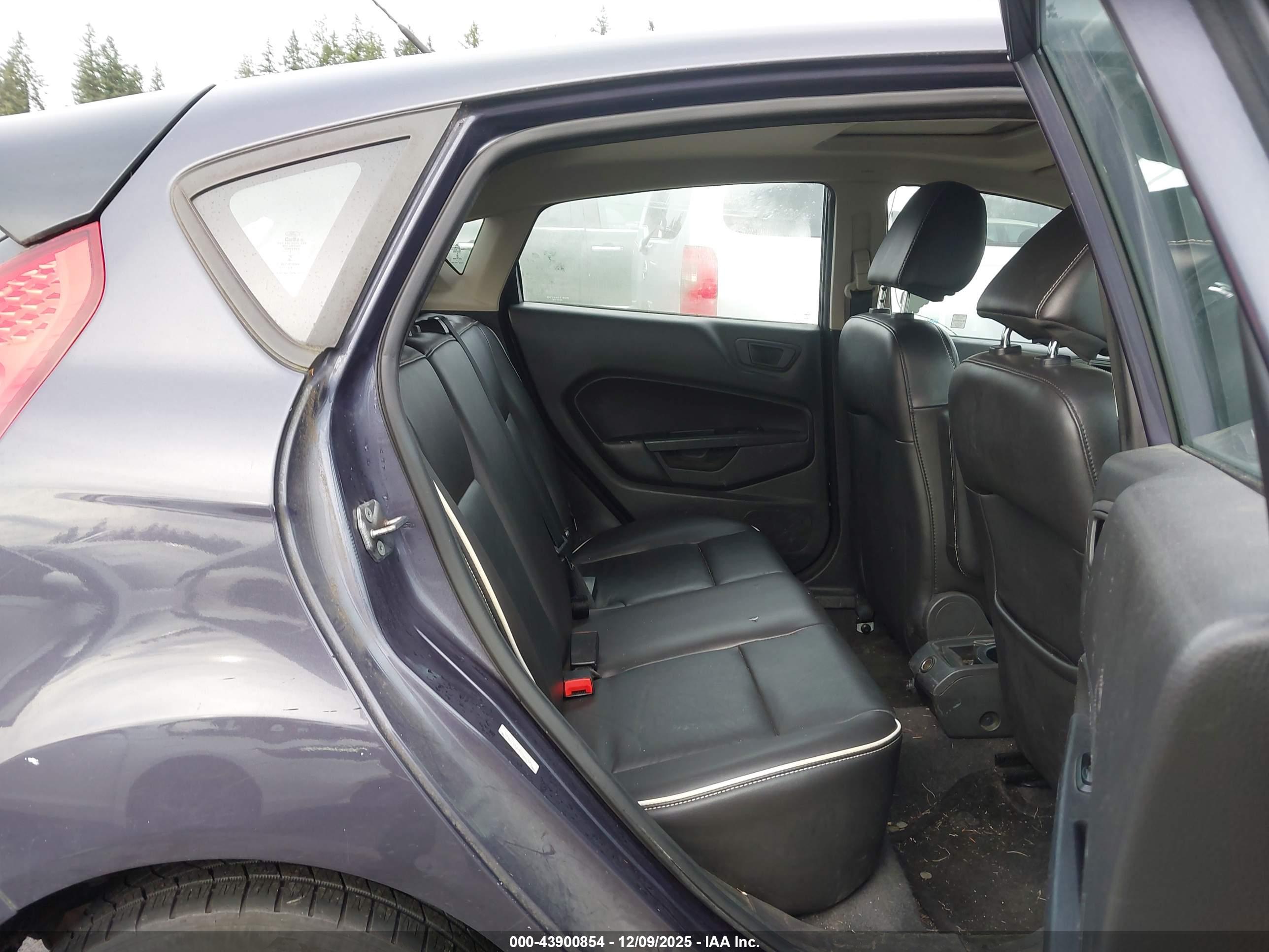FORD FIESTA image 8