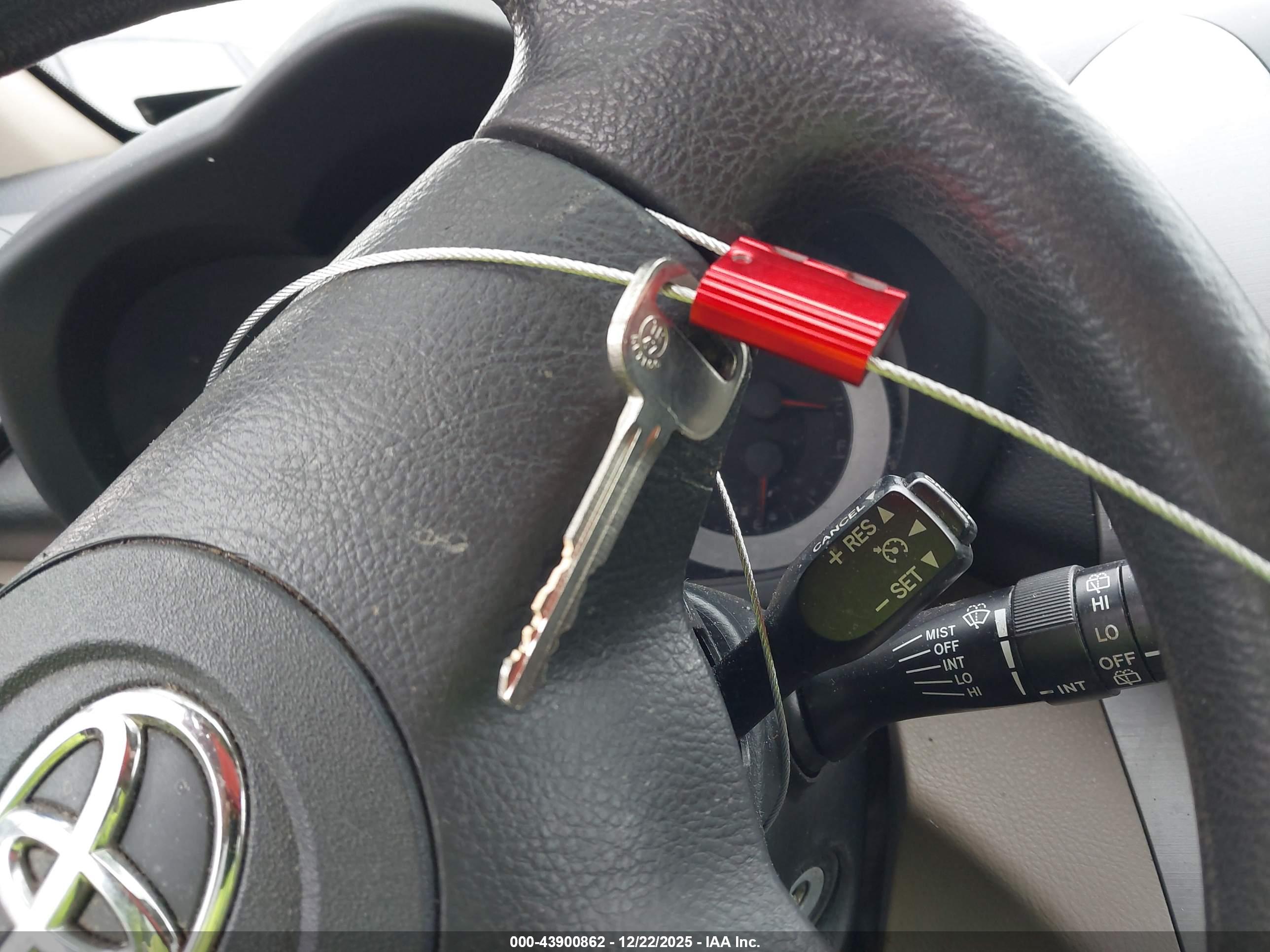 TOYOTA RAV4 image 11