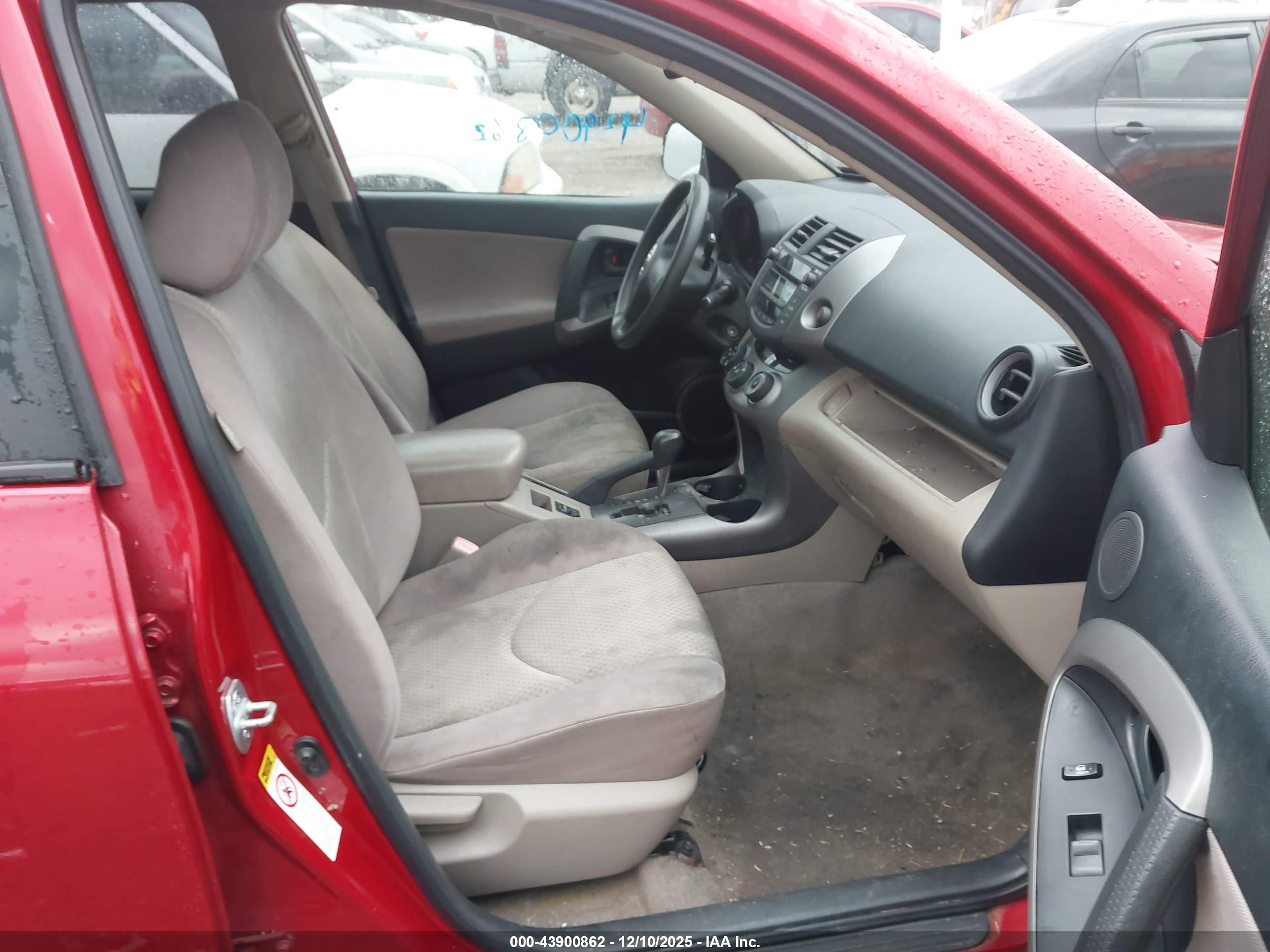 TOYOTA RAV4 image 5