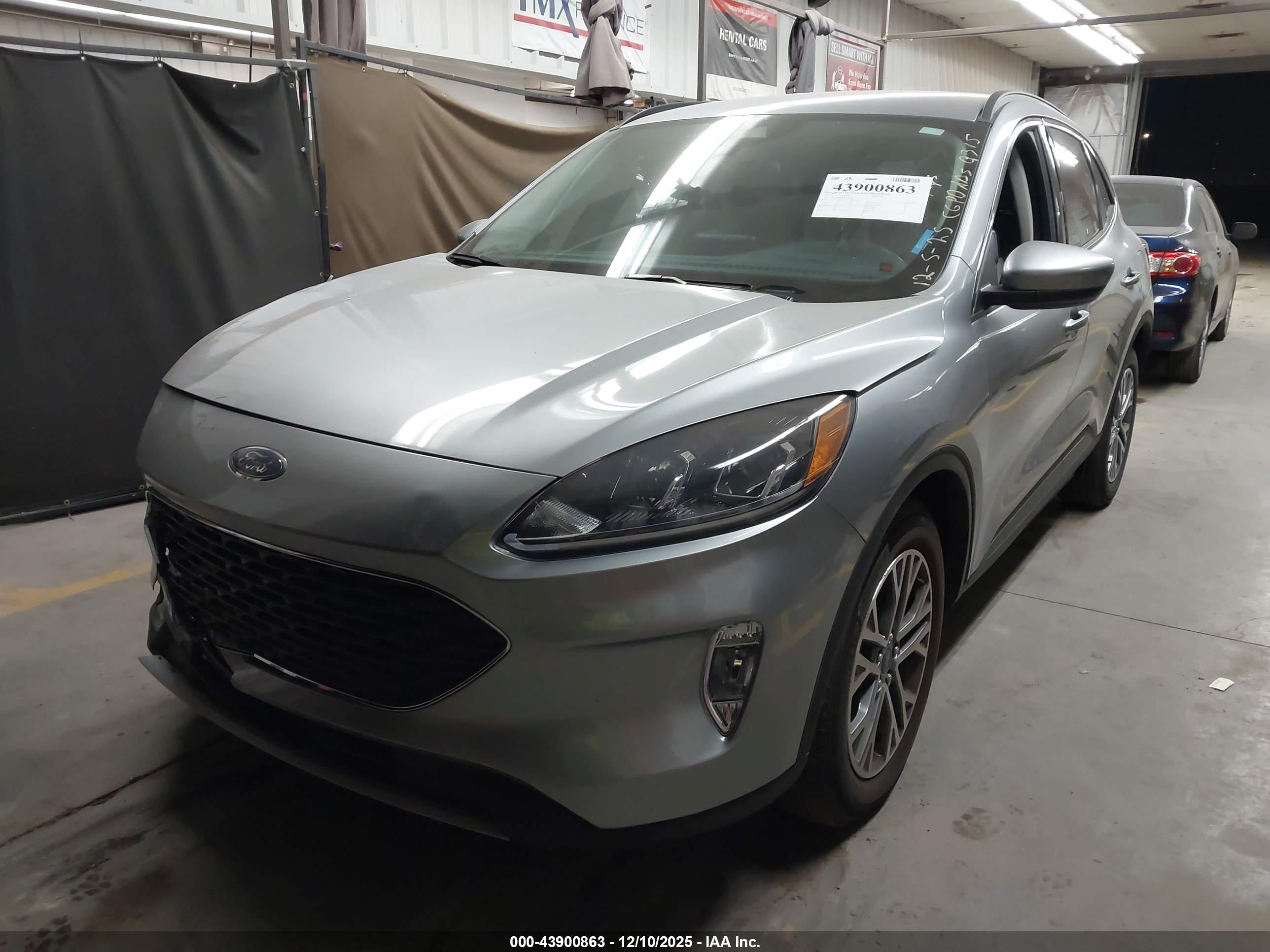 FORD ESCAPE image 2