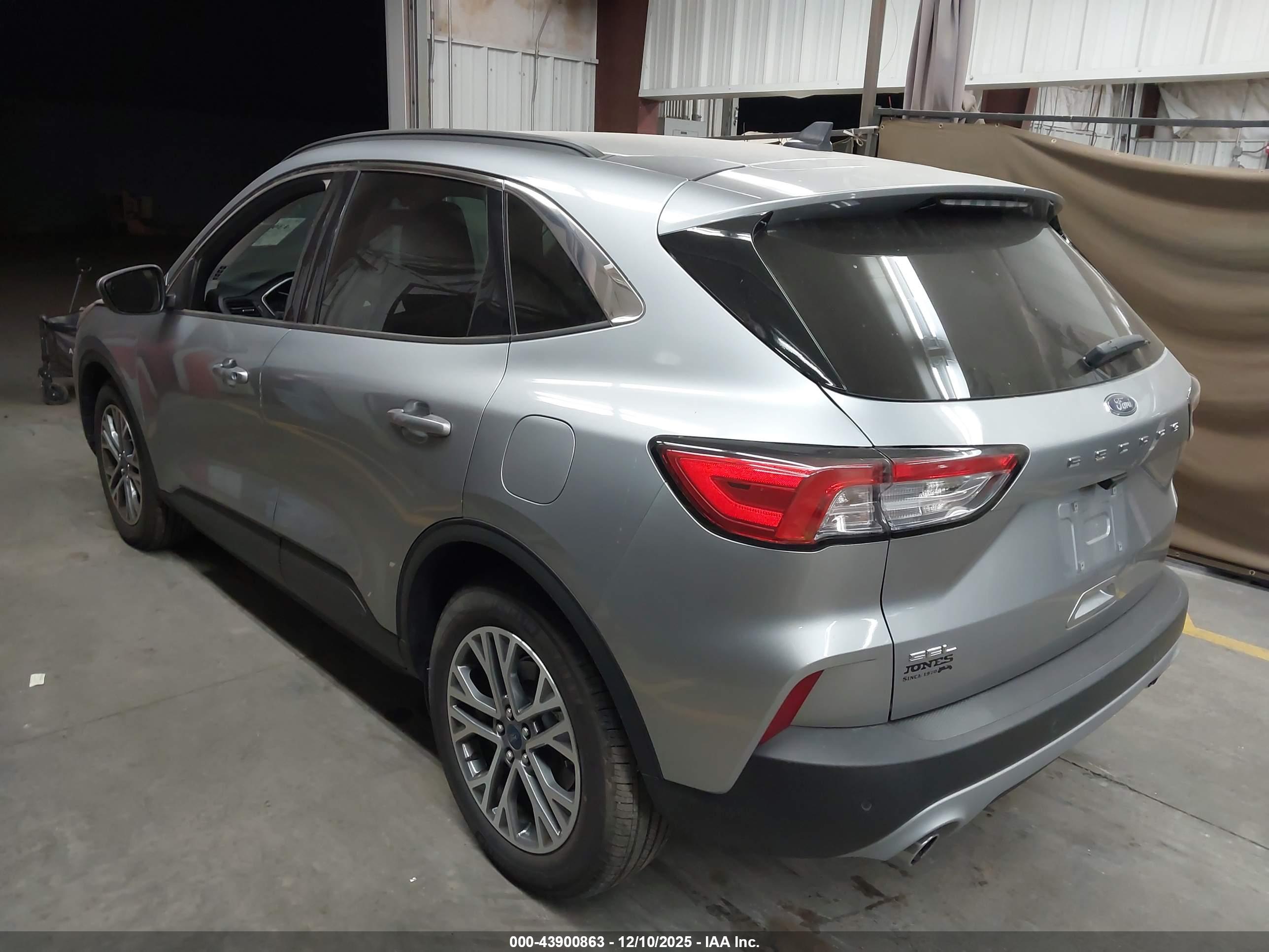 FORD ESCAPE image 3