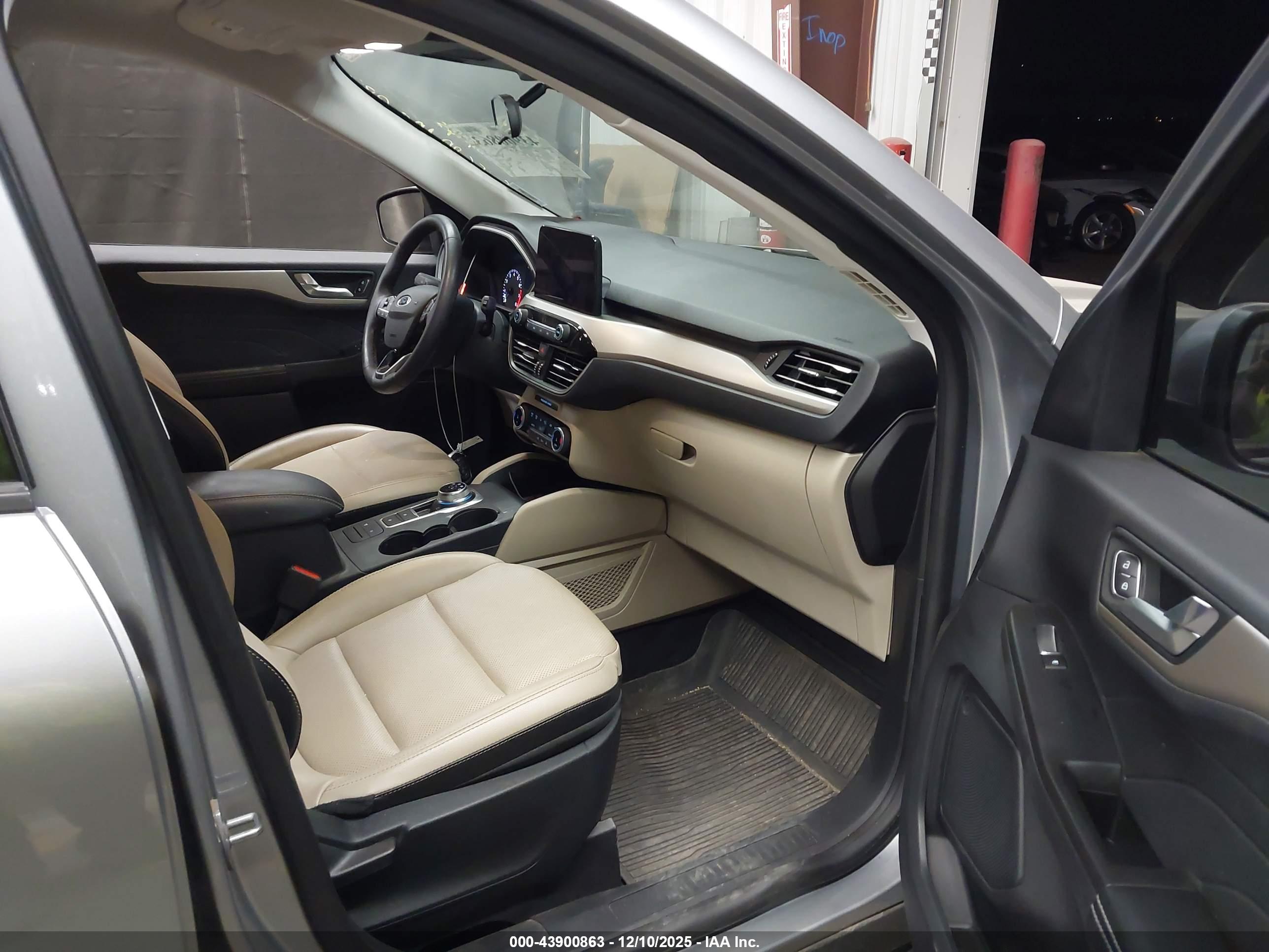 FORD ESCAPE image 5