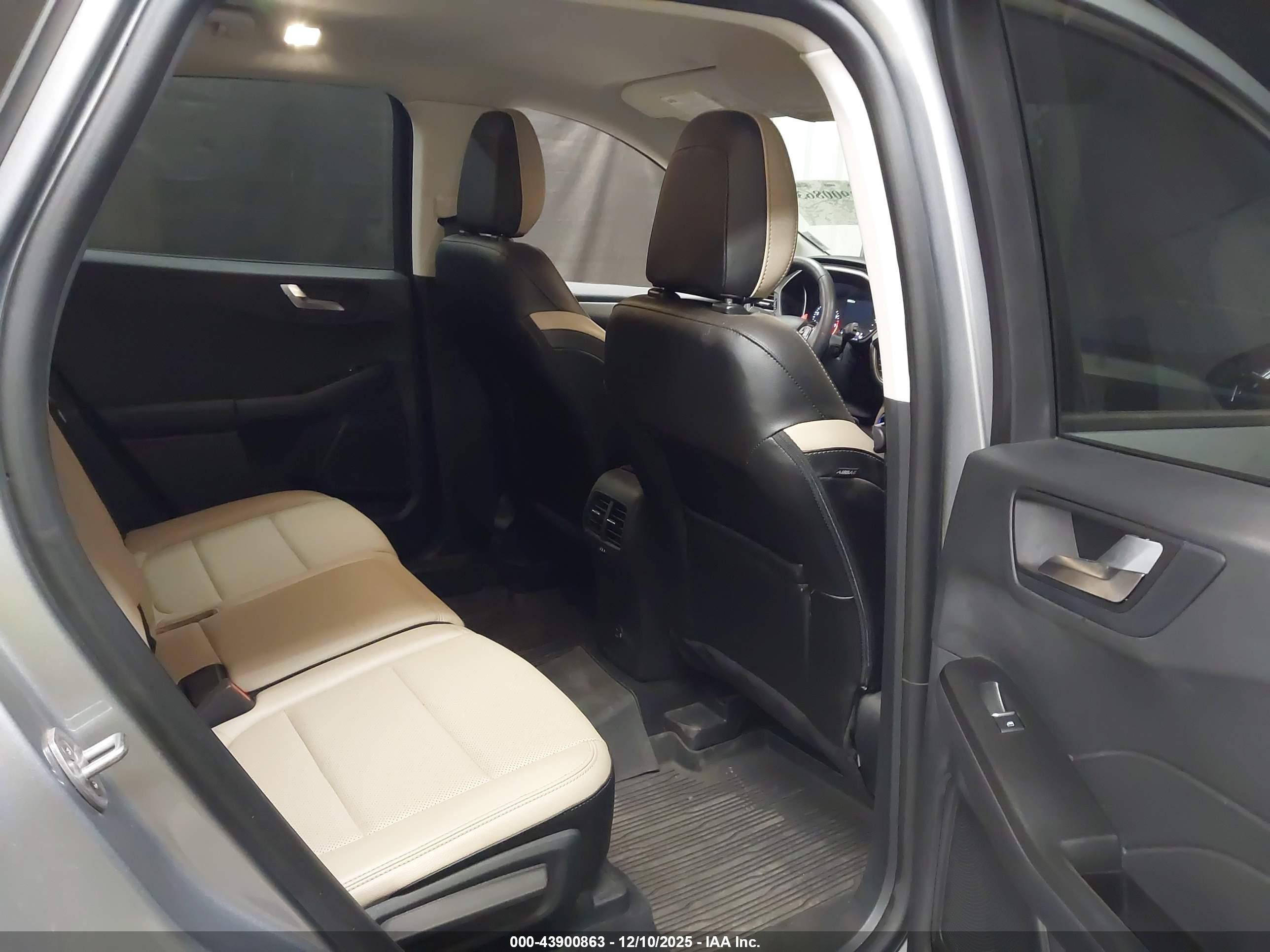 FORD ESCAPE image 8
