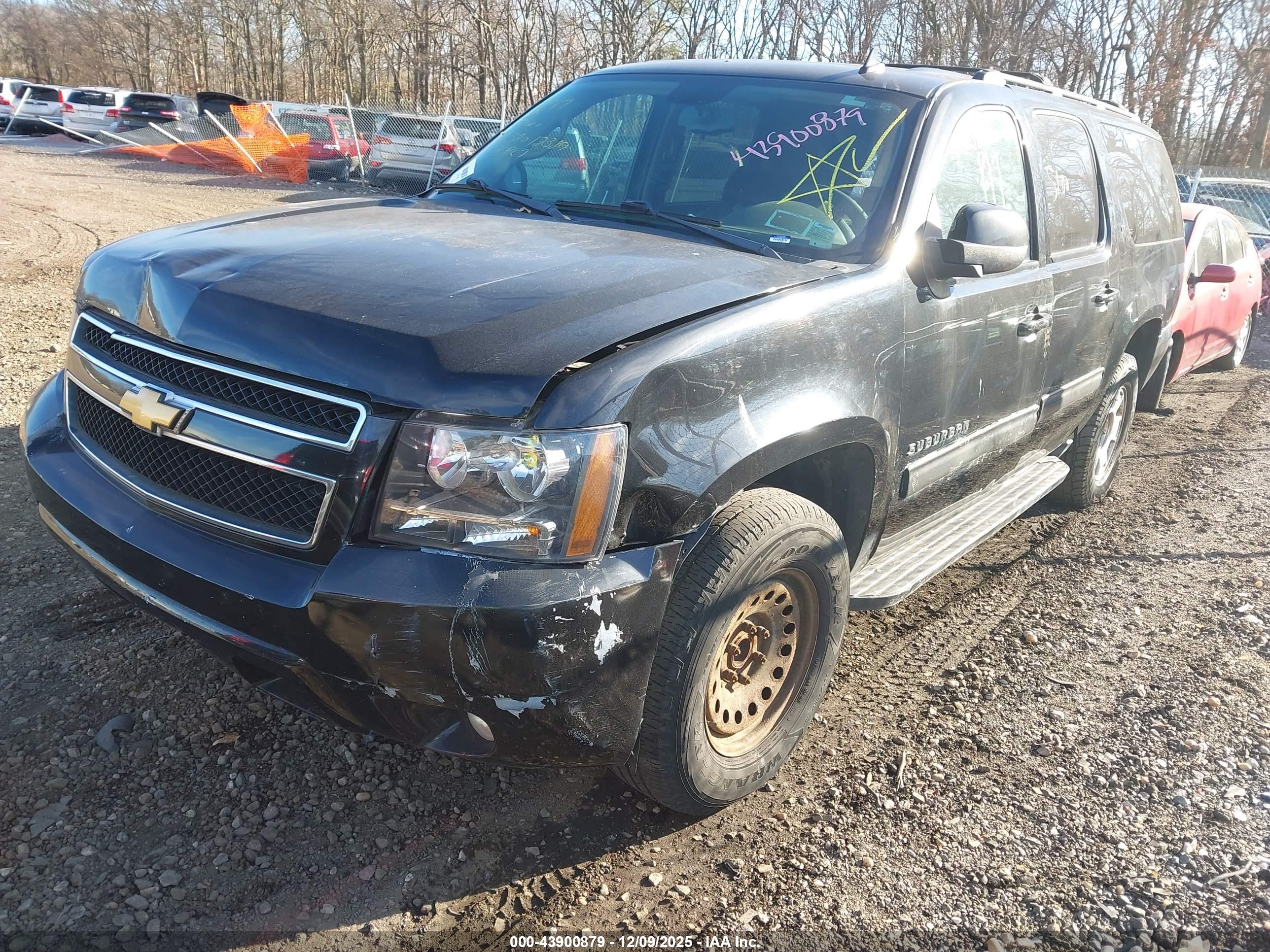 CHEVROLET SUBURBAN image 2