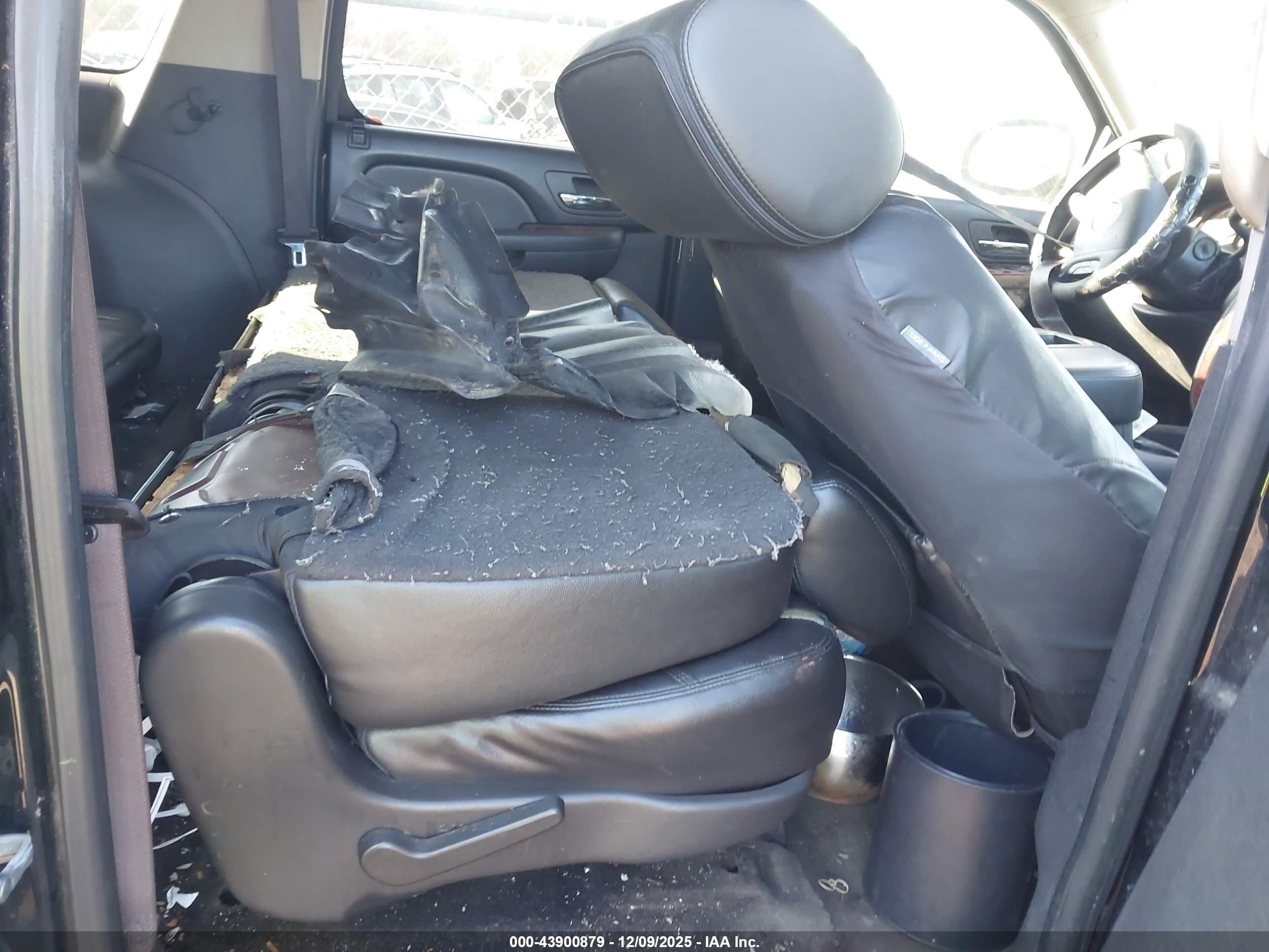 CHEVROLET SUBURBAN image 8