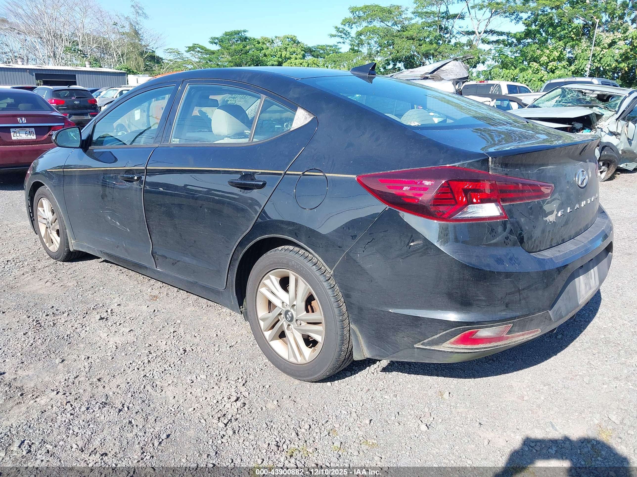 HYUNDAI ELANTRA image 3