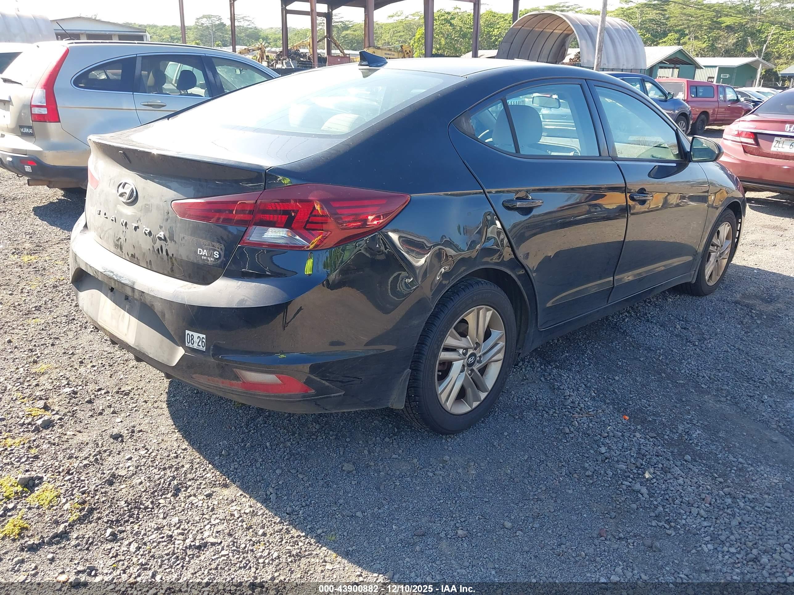 HYUNDAI ELANTRA image 4