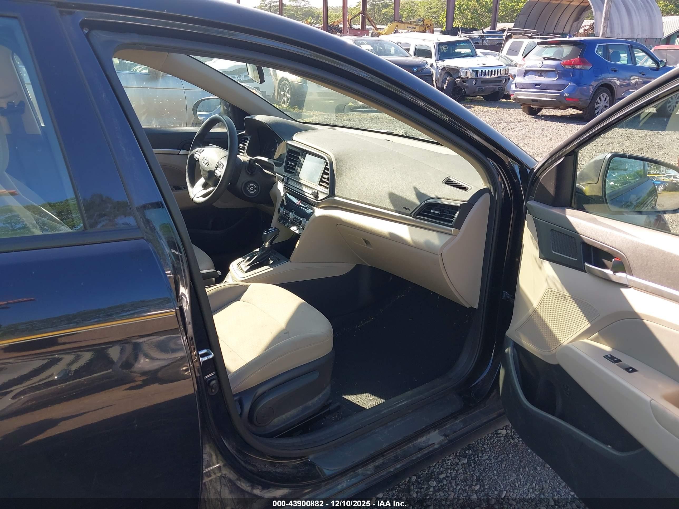 HYUNDAI ELANTRA image 5
