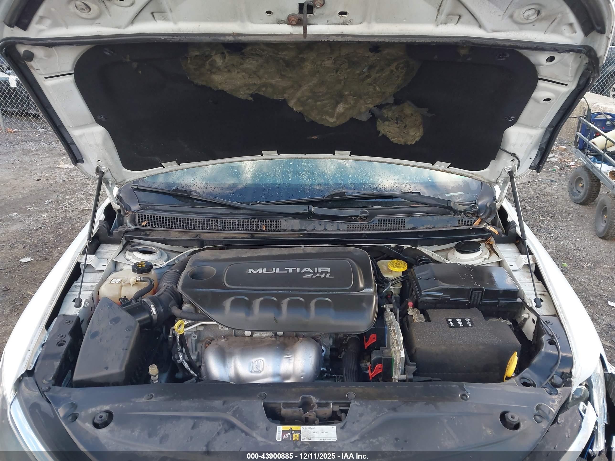 CHRYSLER 200 image 10