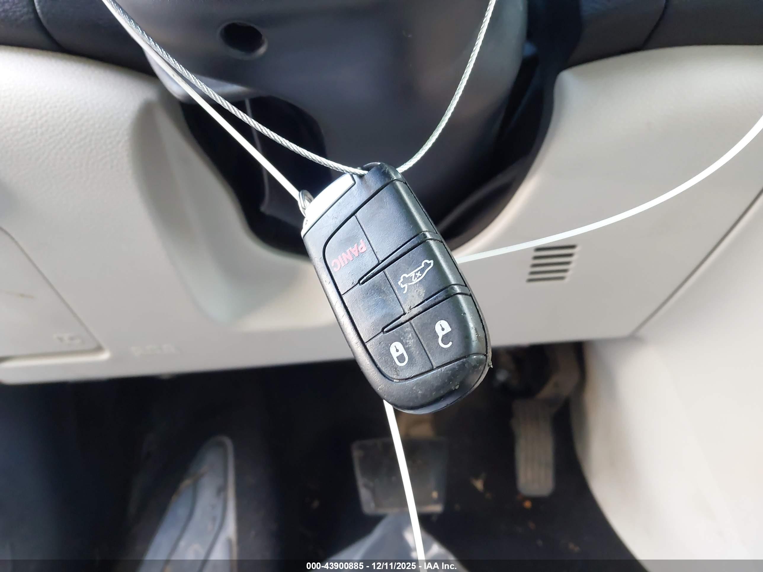 CHRYSLER 200 image 11