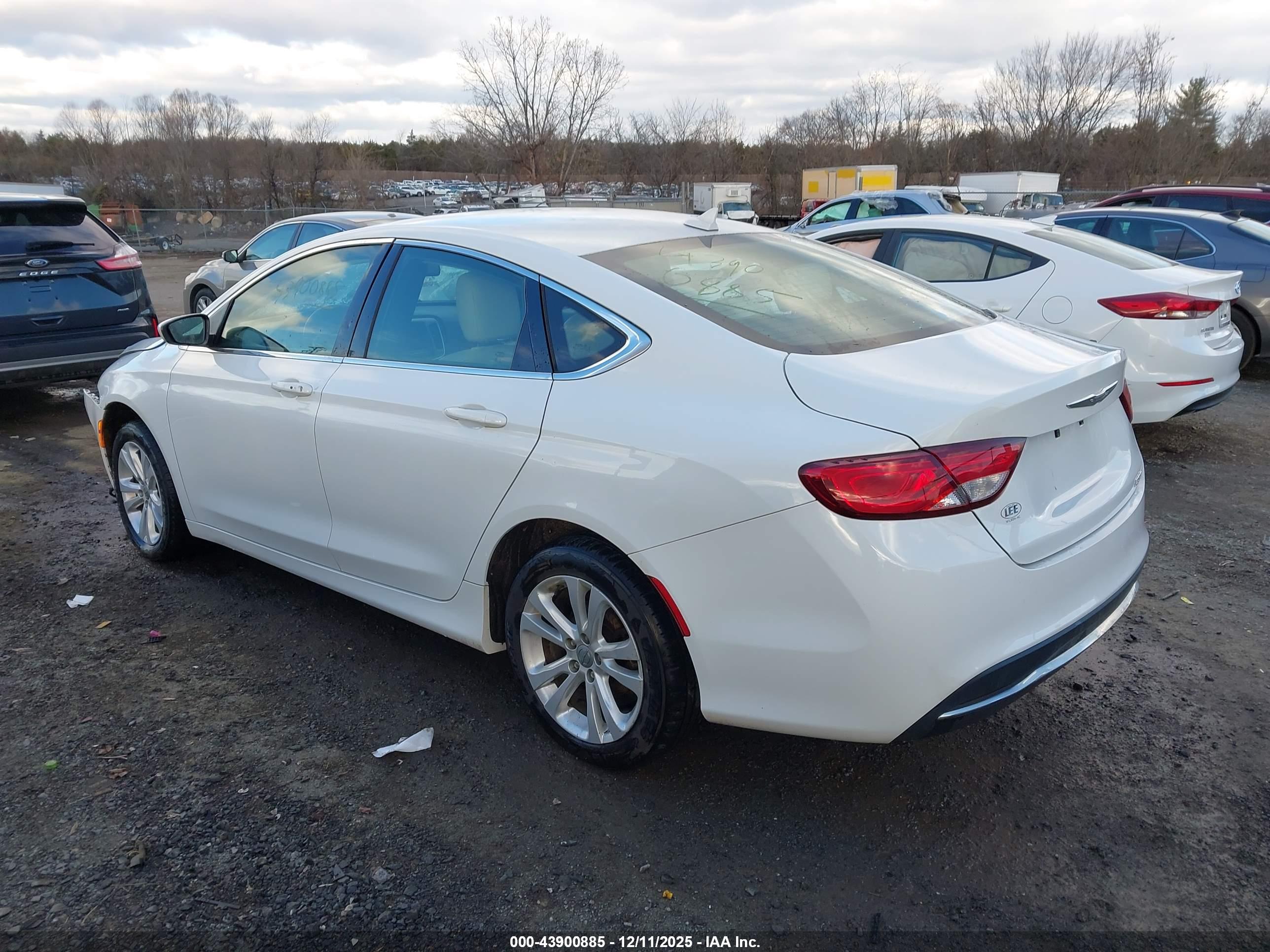 CHRYSLER 200 image 3