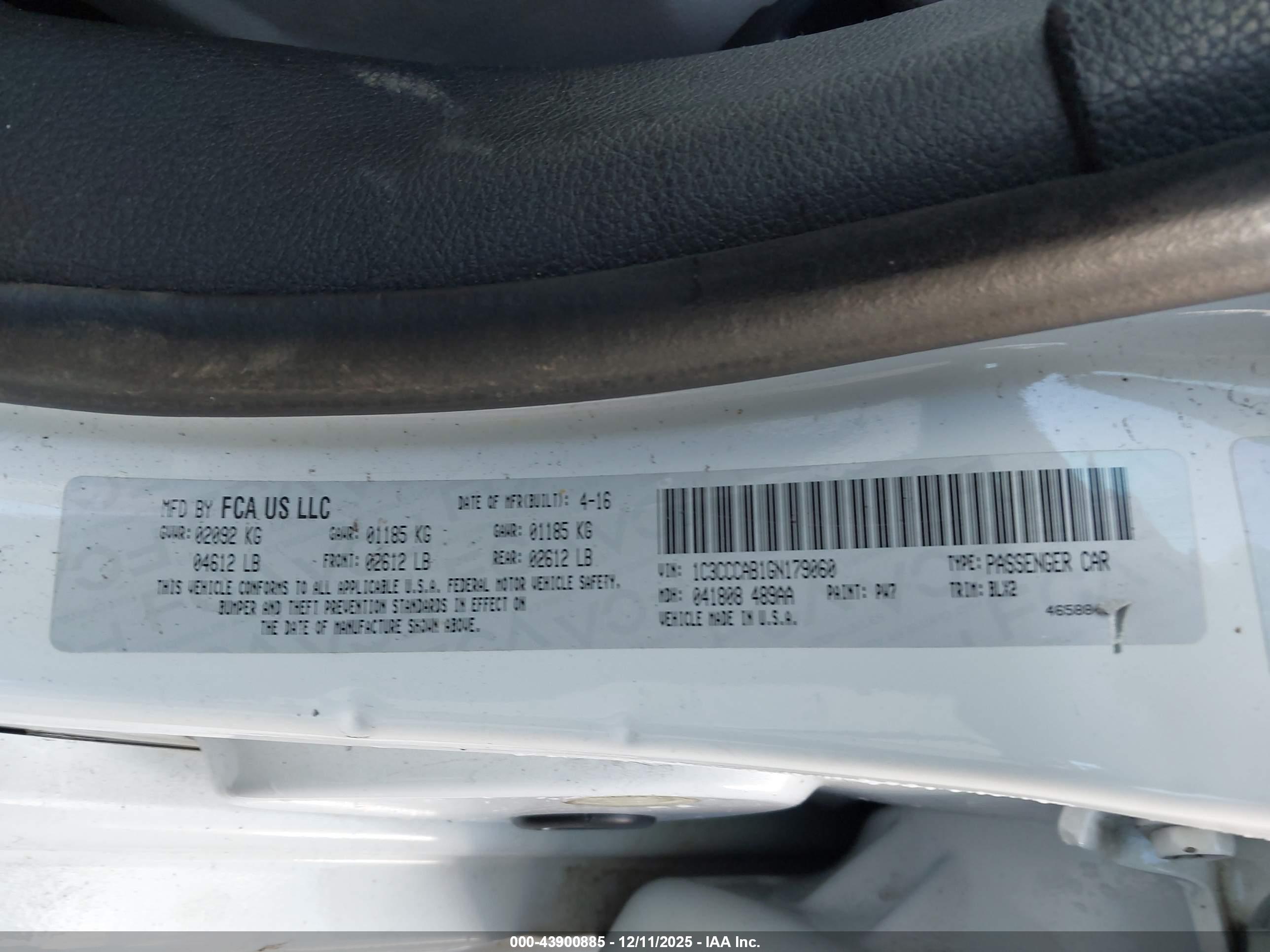 CHRYSLER 200 image 9