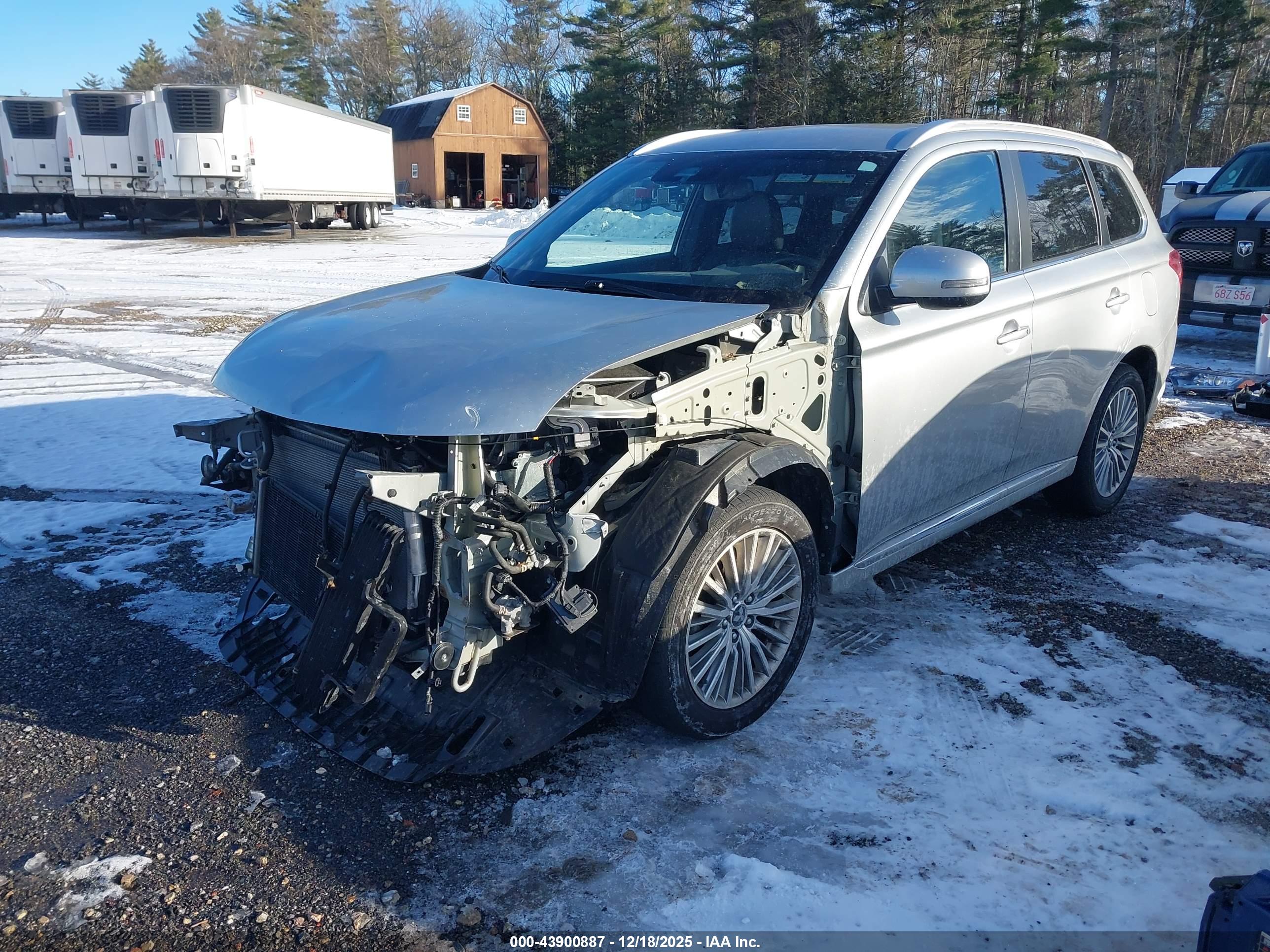 MITSUBISHI OUTLANDER image 2