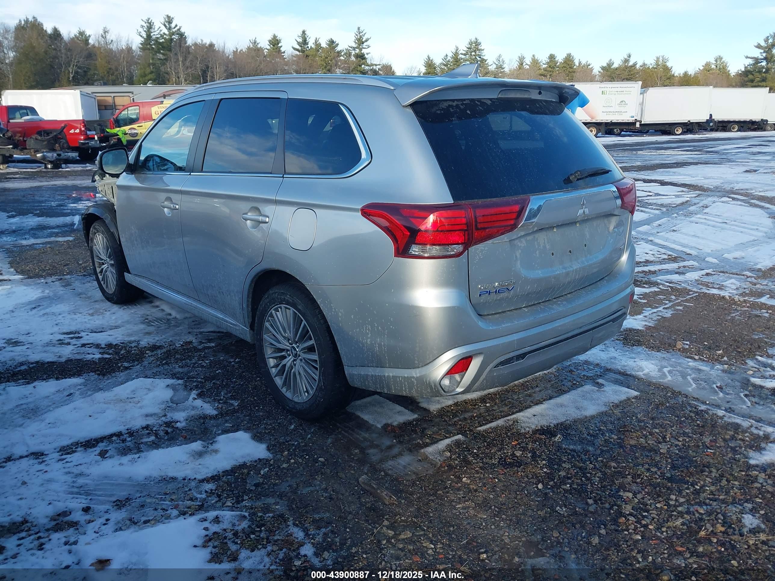 MITSUBISHI OUTLANDER image 3