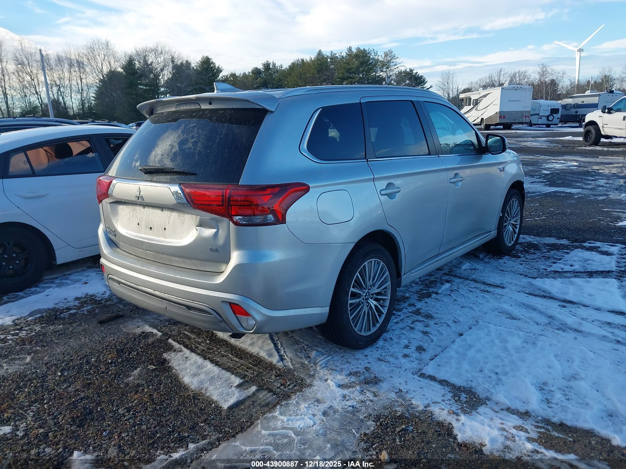 MITSUBISHI OUTLANDER image 4