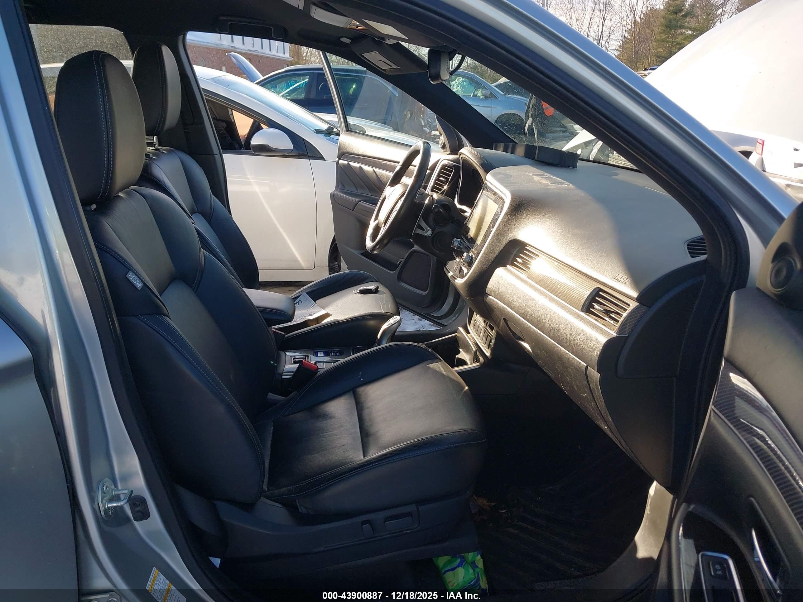 MITSUBISHI OUTLANDER image 5
