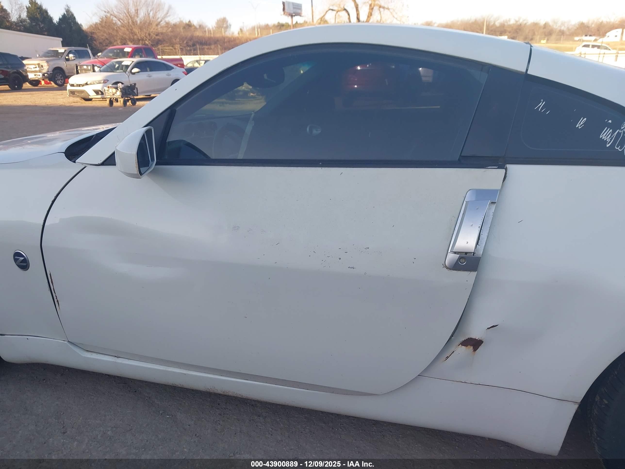 NISSAN 350Z image 6