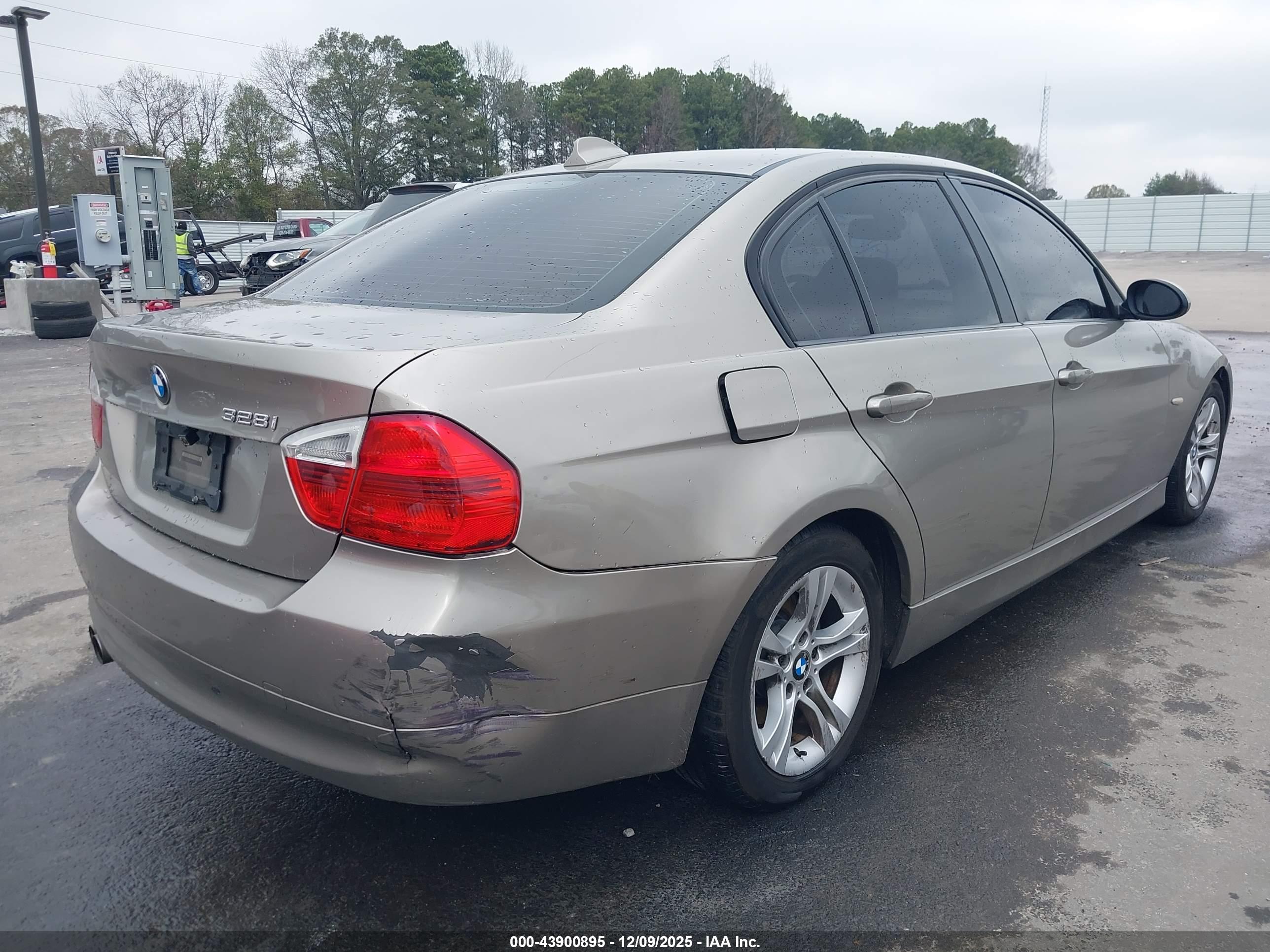 BMW 328I image 4