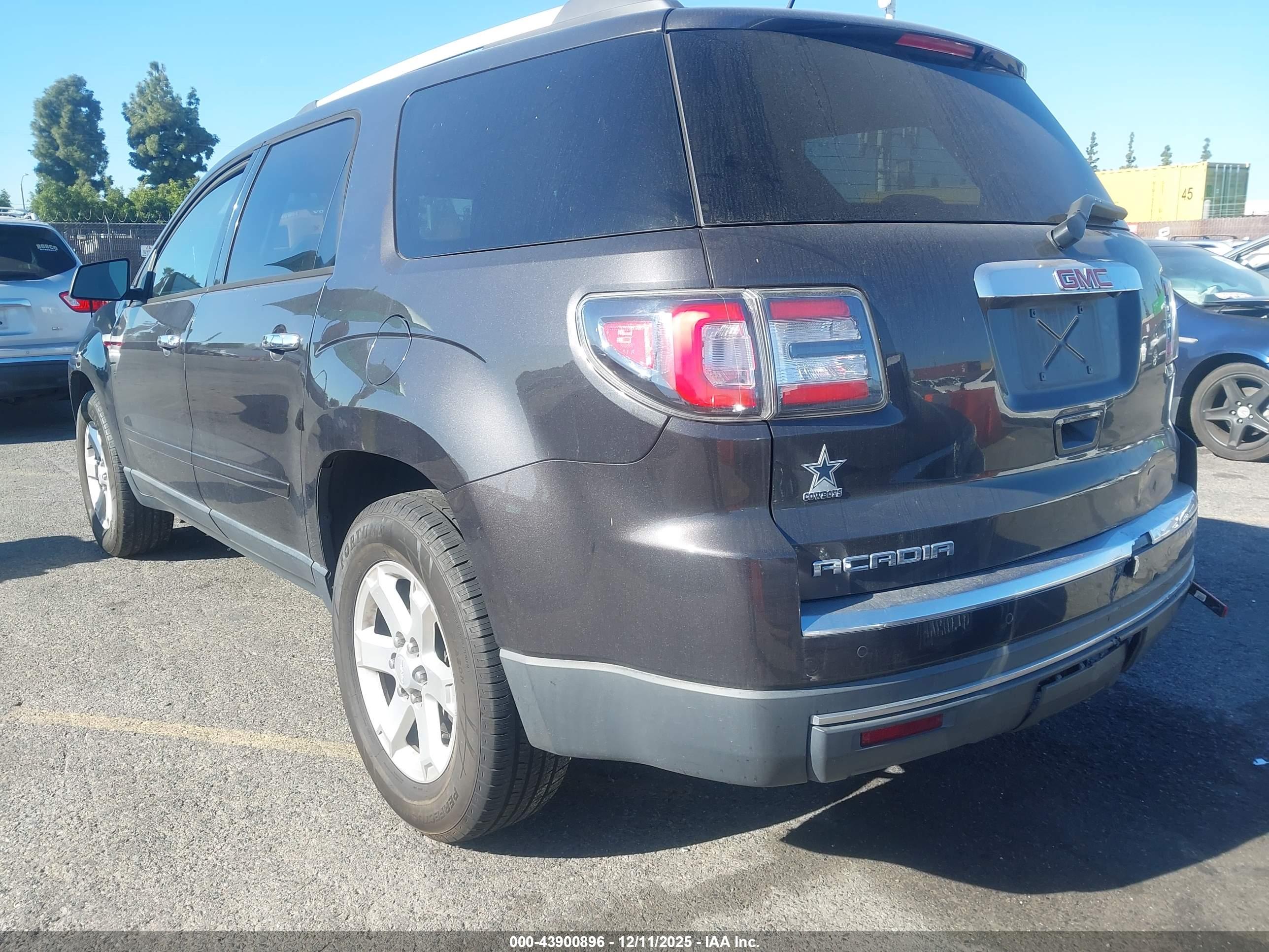 GMC ACADIA image 3