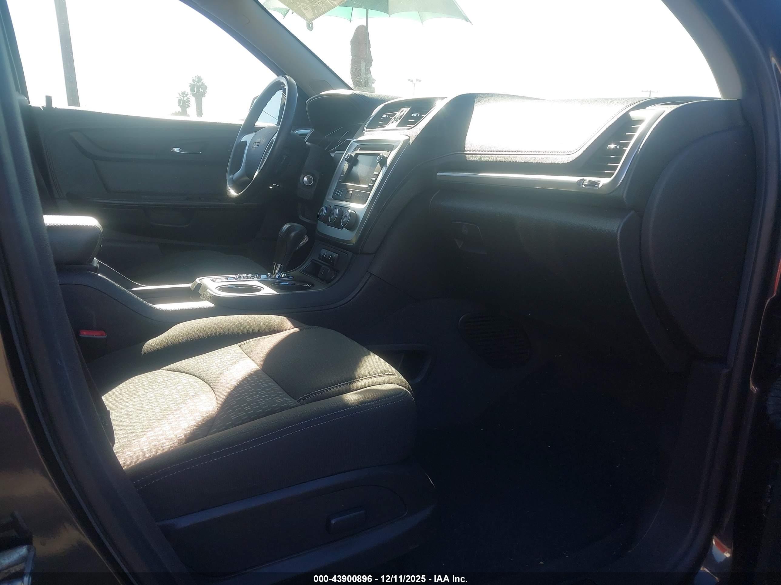 GMC ACADIA image 5