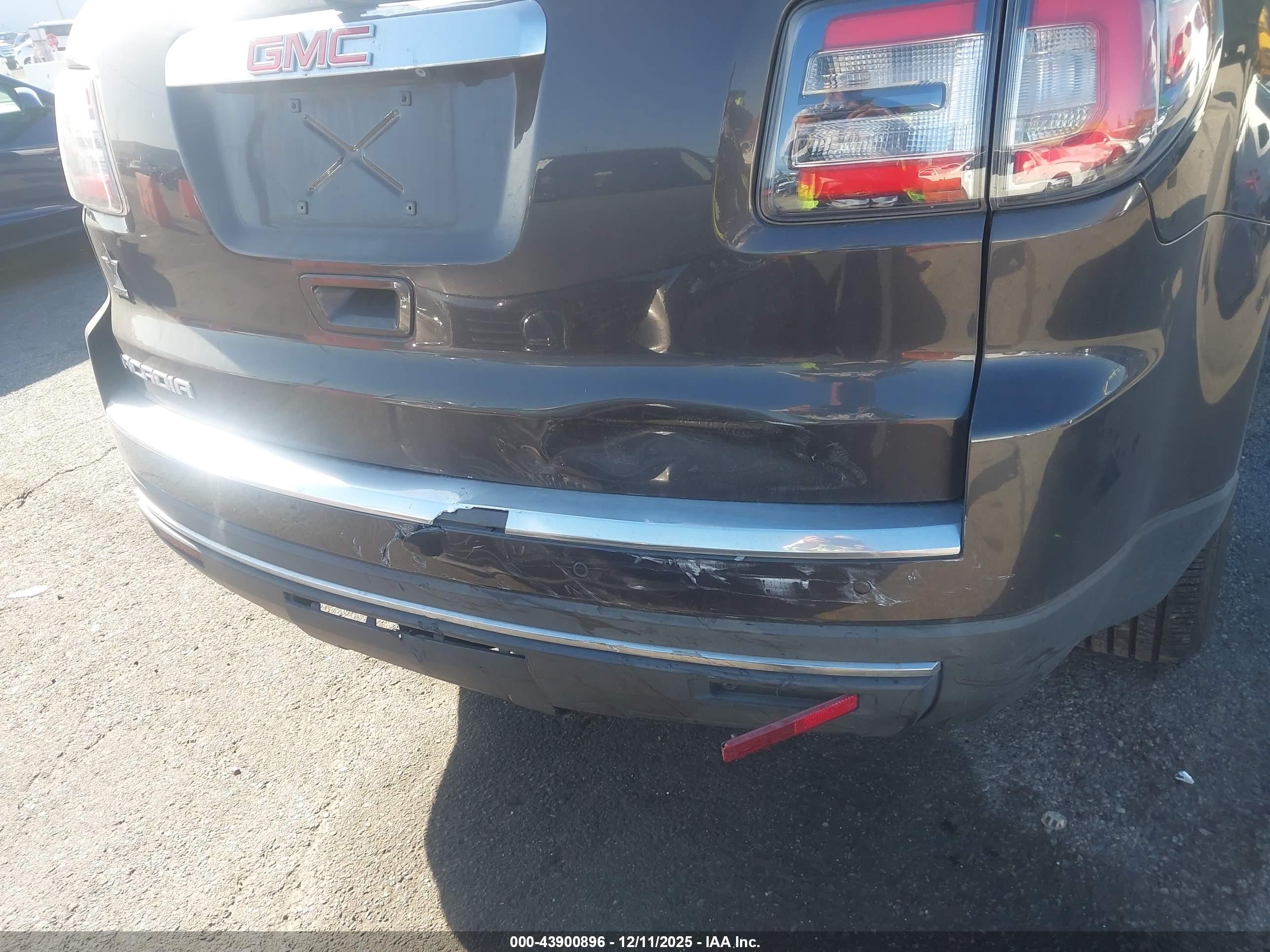GMC ACADIA image 6