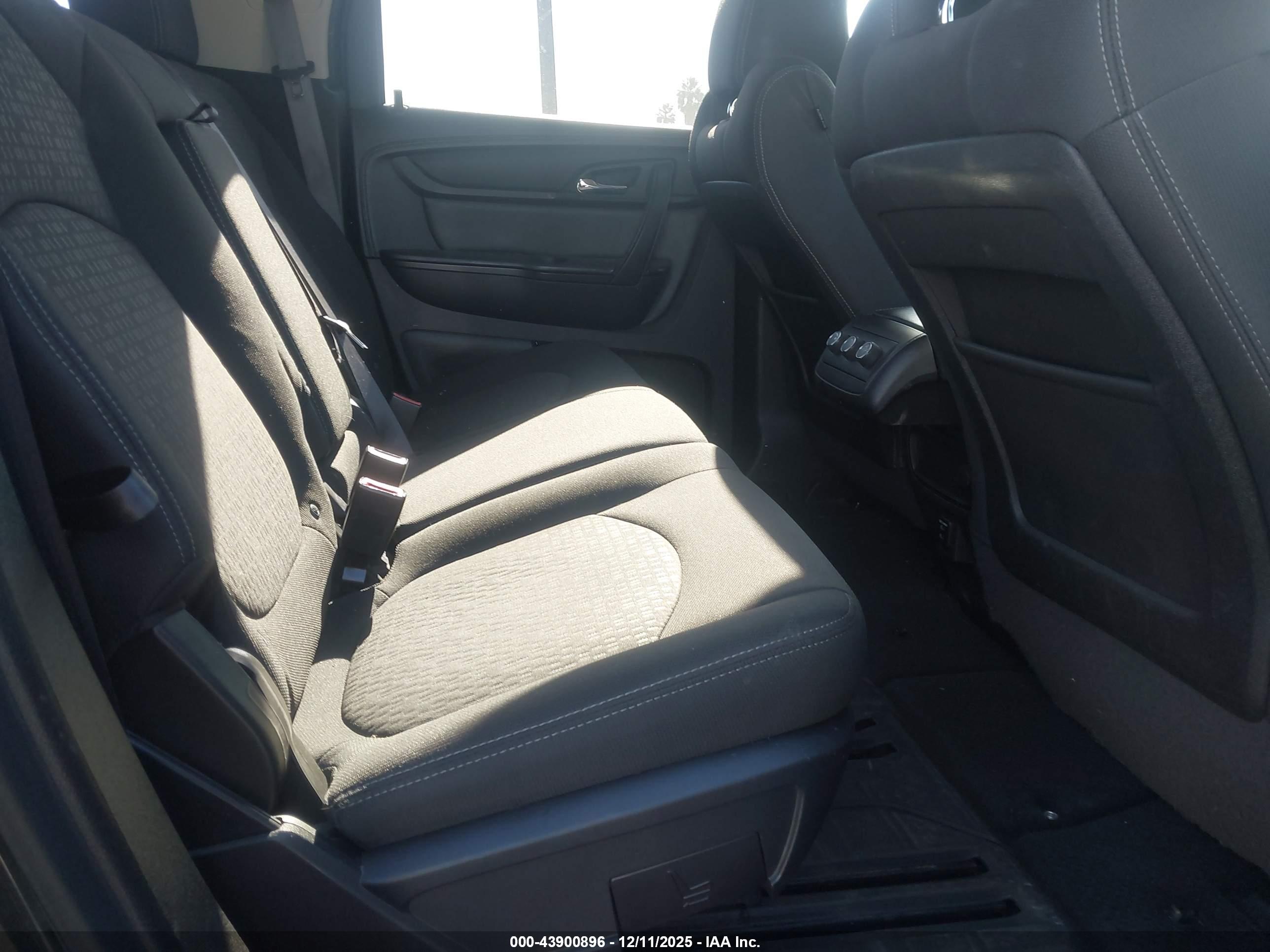 GMC ACADIA image 8