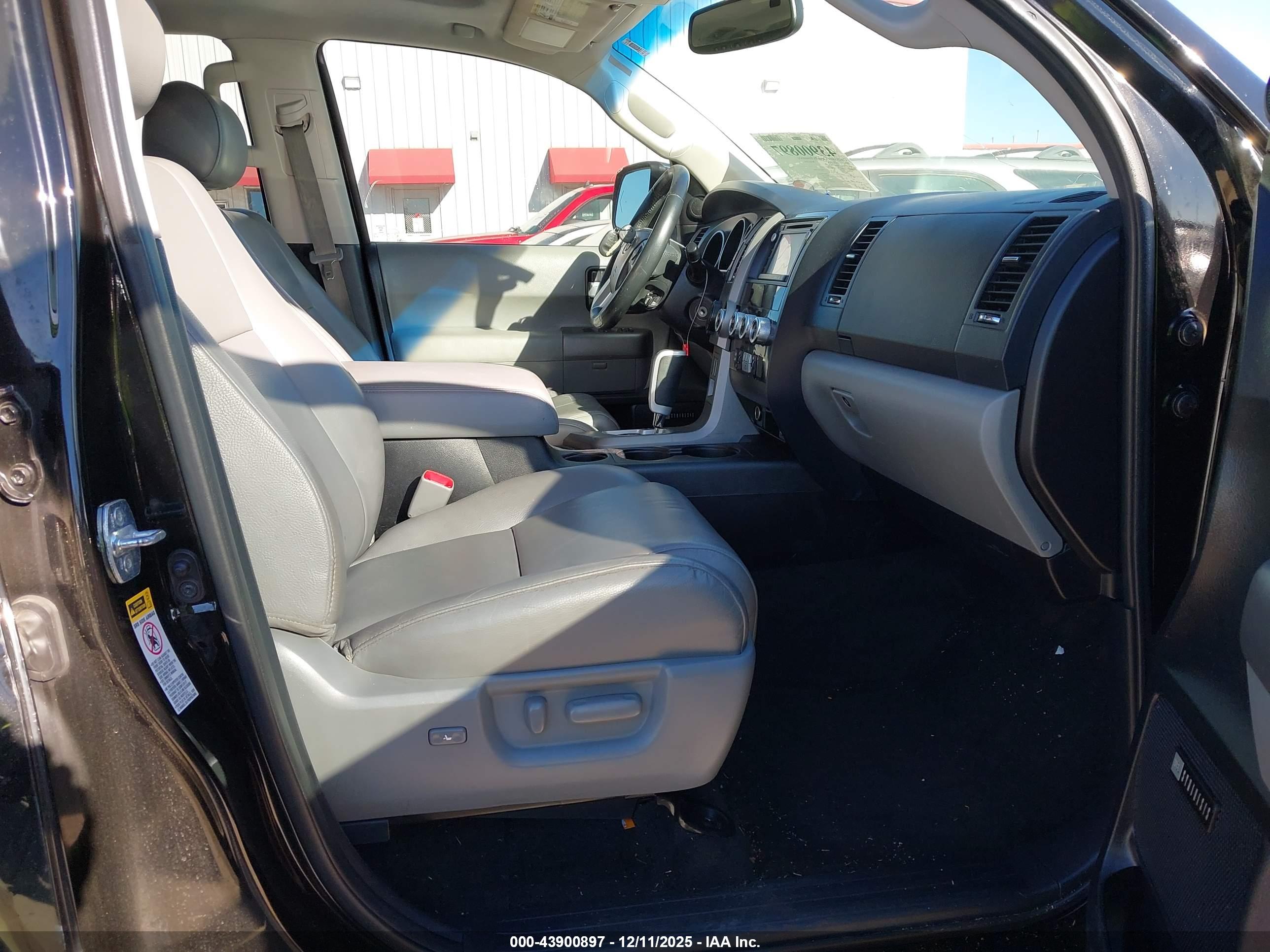 TOYOTA SEQUOIA image 5
