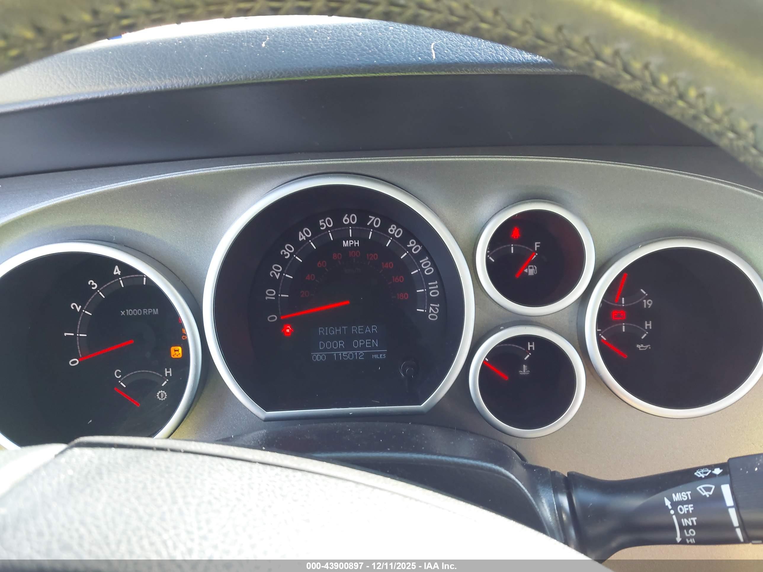 TOYOTA SEQUOIA image 7