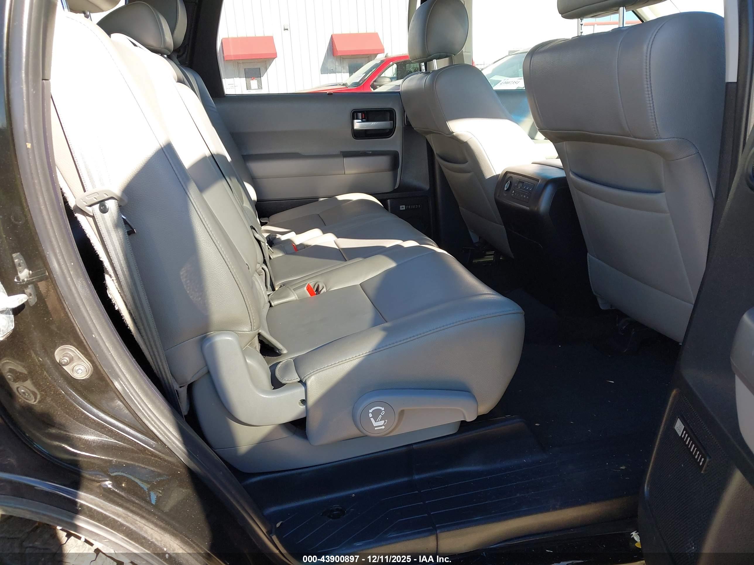 TOYOTA SEQUOIA image 8