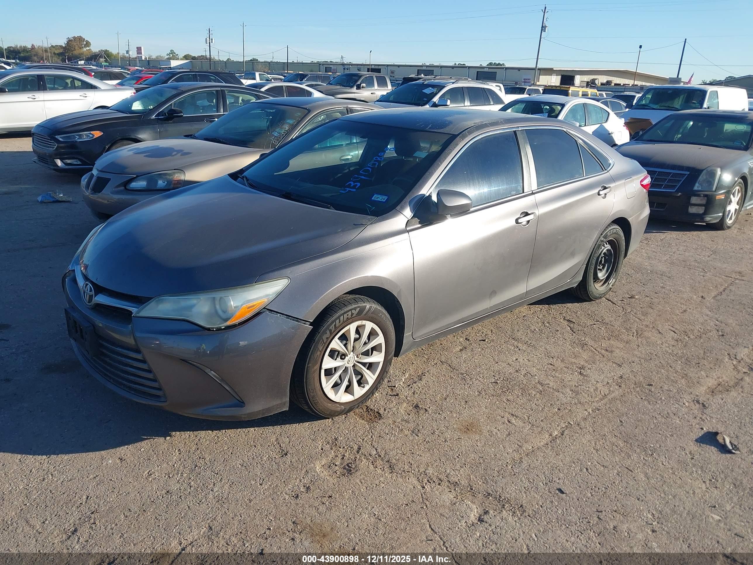 TOYOTA CAMRY image 2