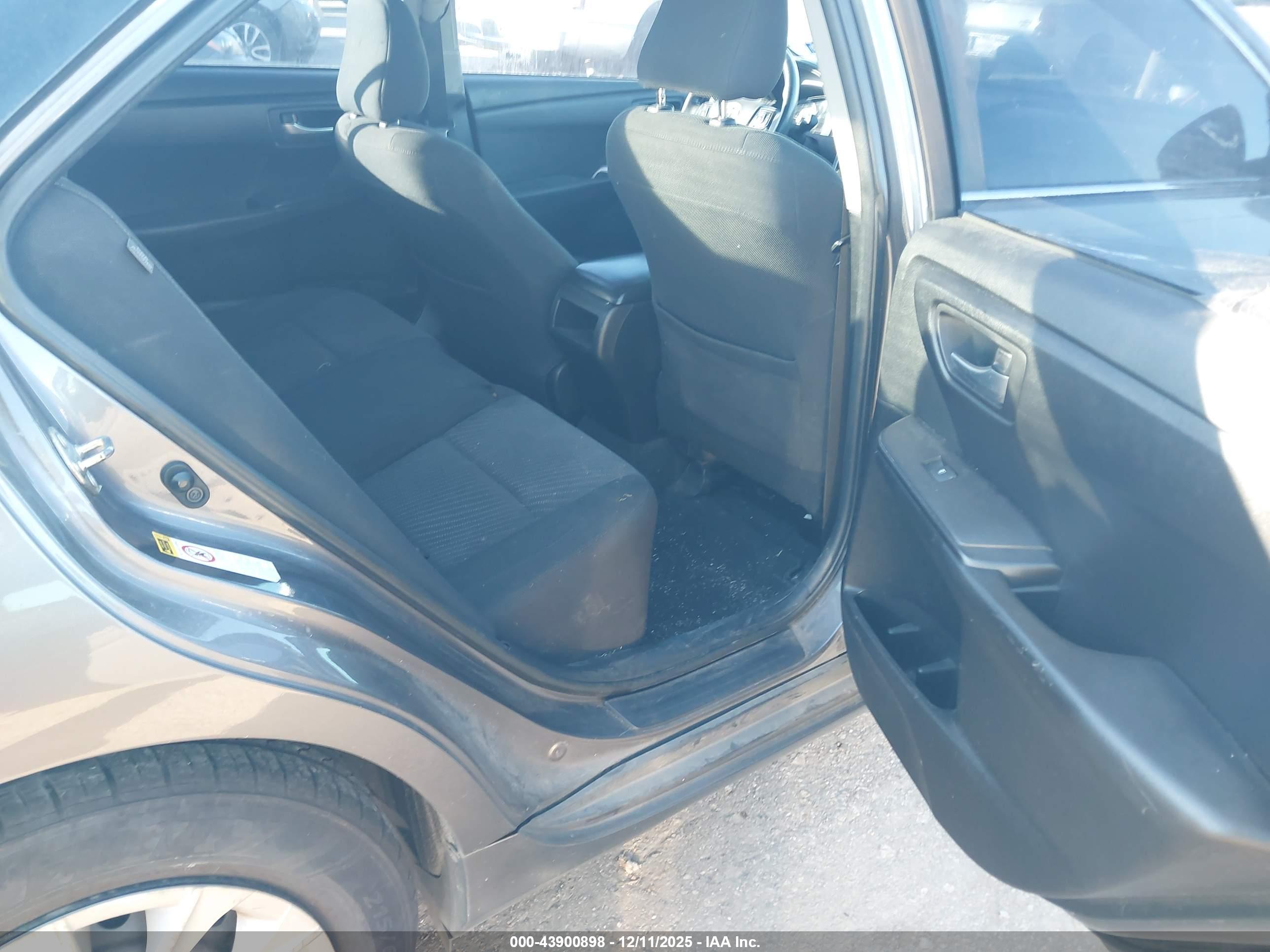TOYOTA CAMRY image 8