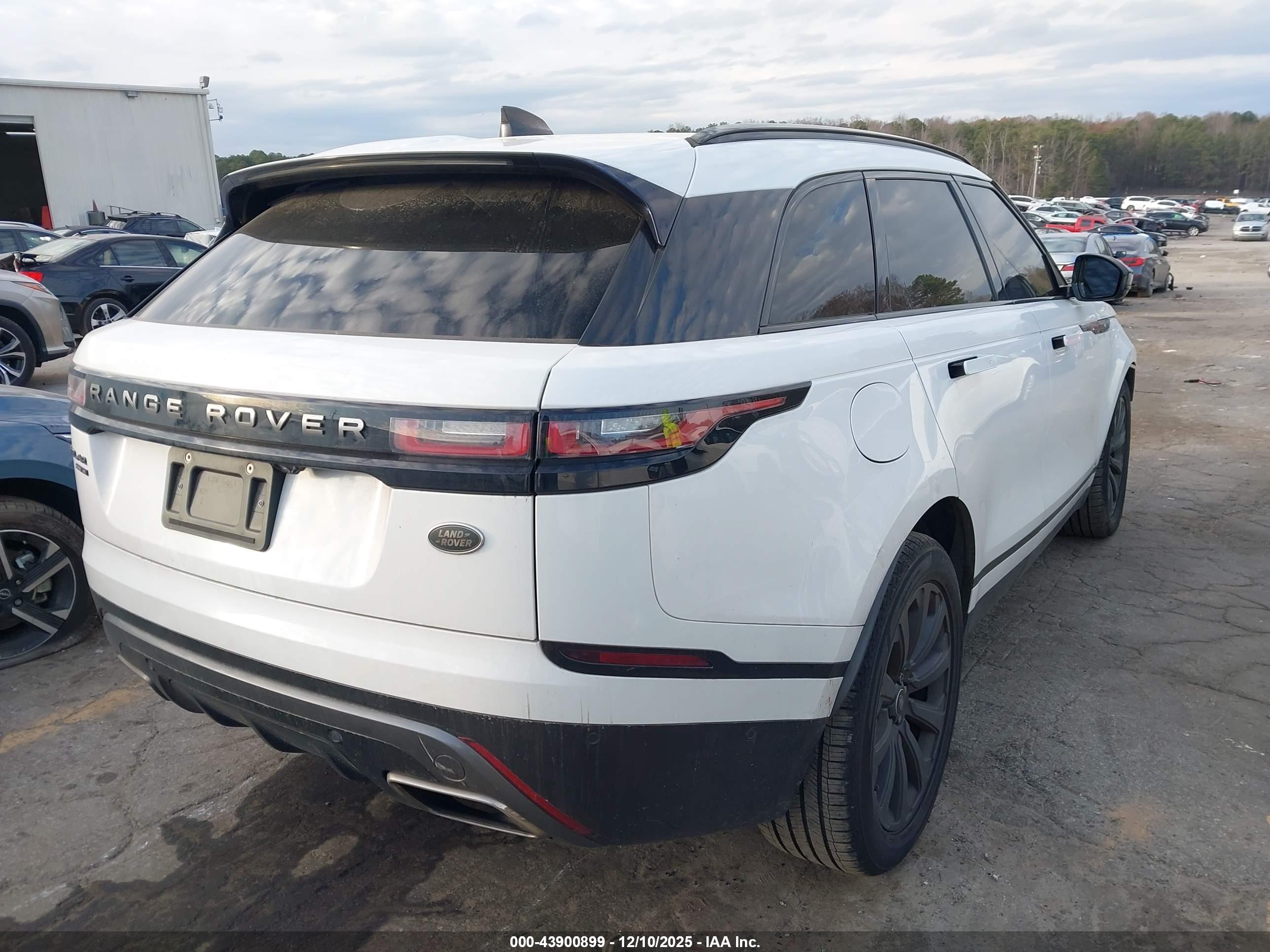 LAND ROVER image 4