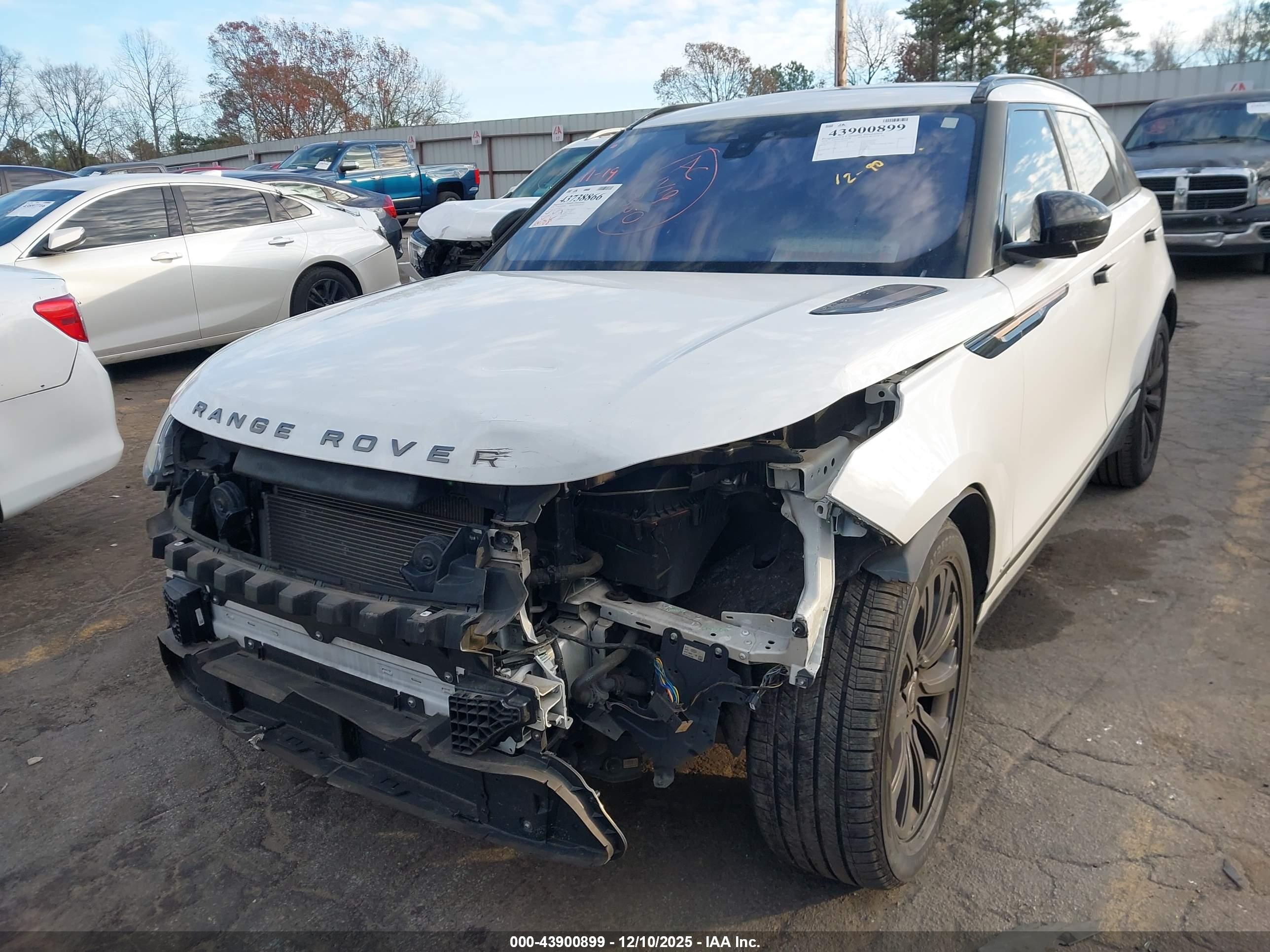 LAND ROVER image 6