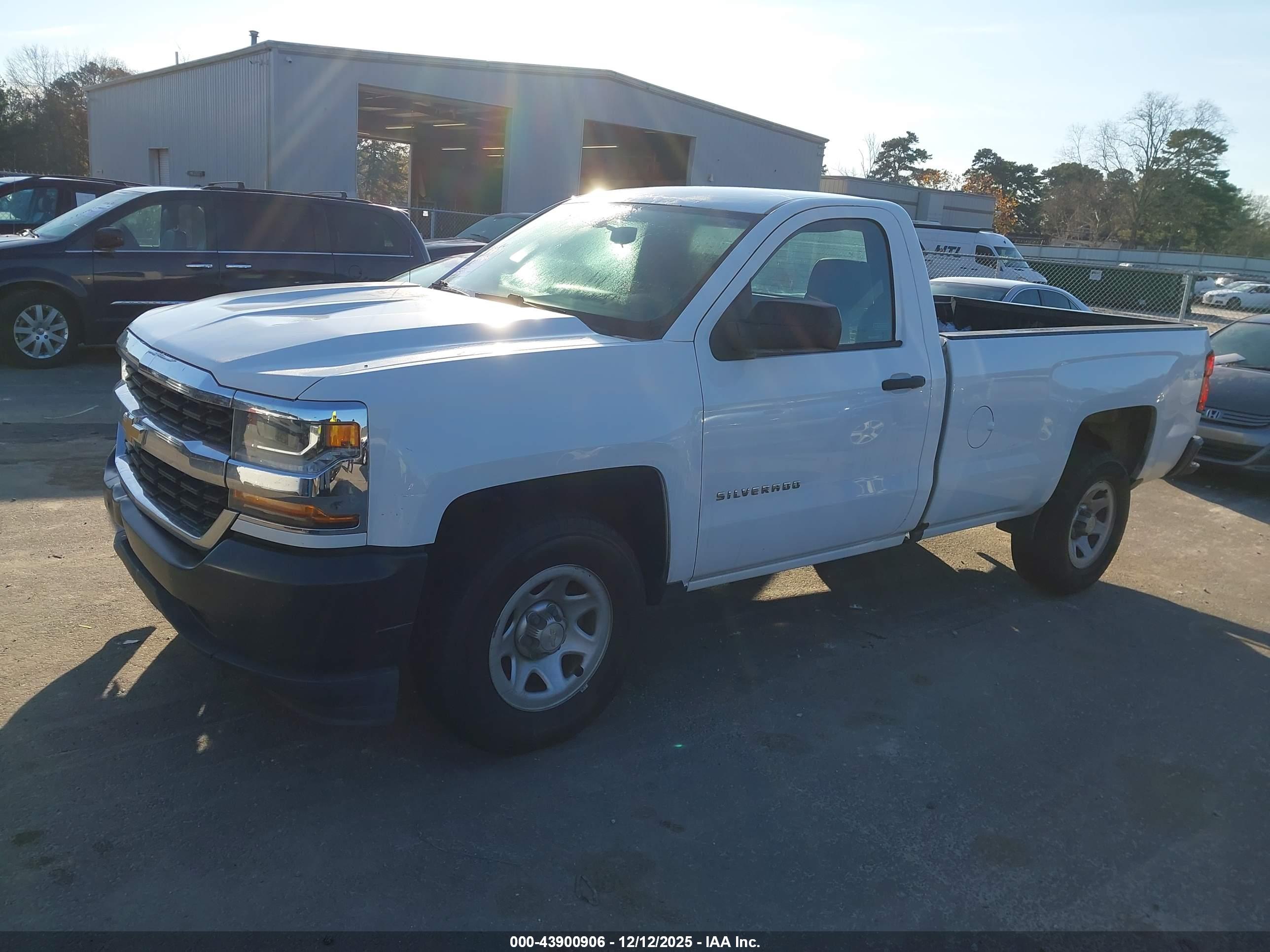 CHEVROLET SILVERADO image 2