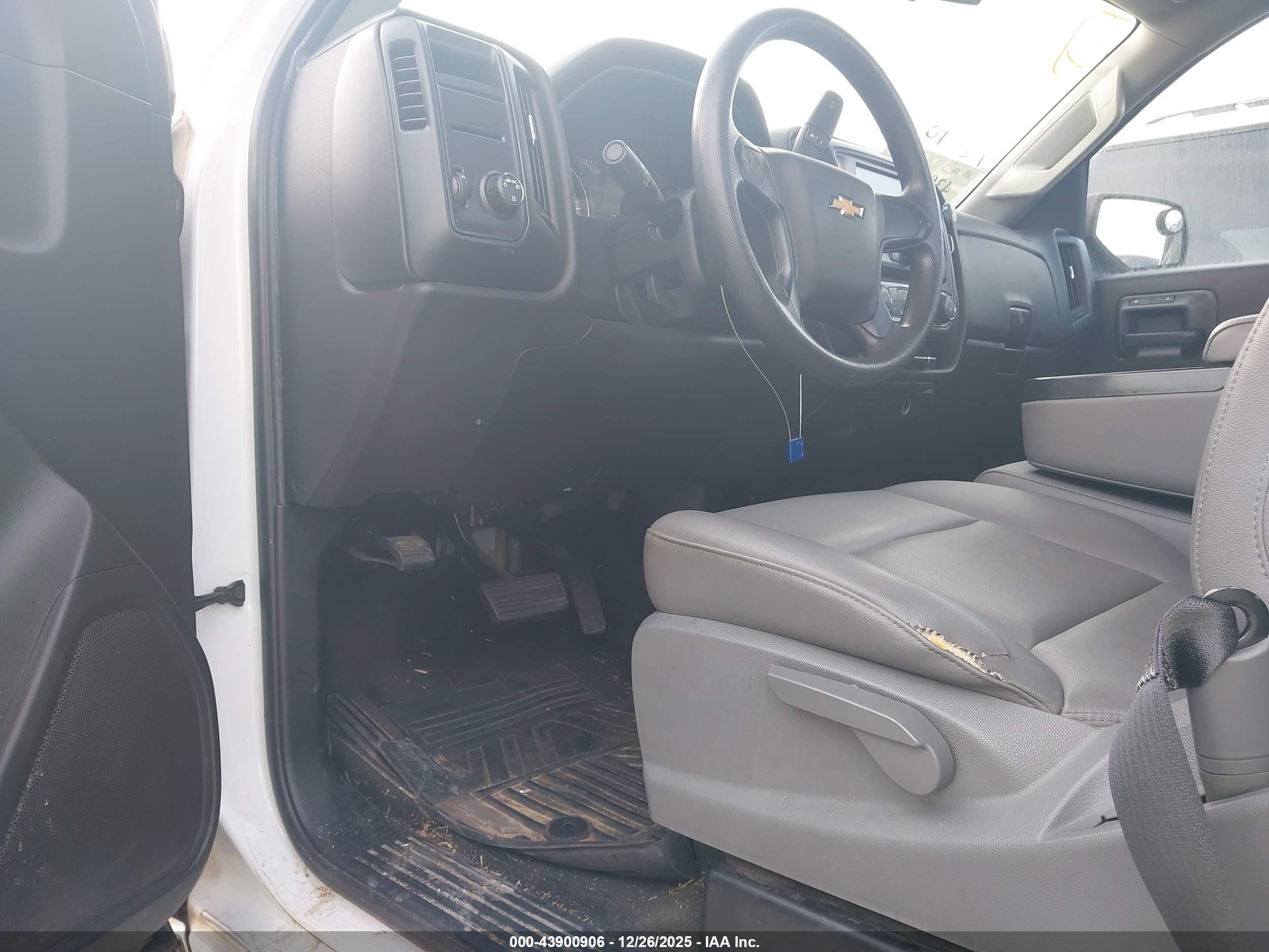 CHEVROLET SILVERADO image 5