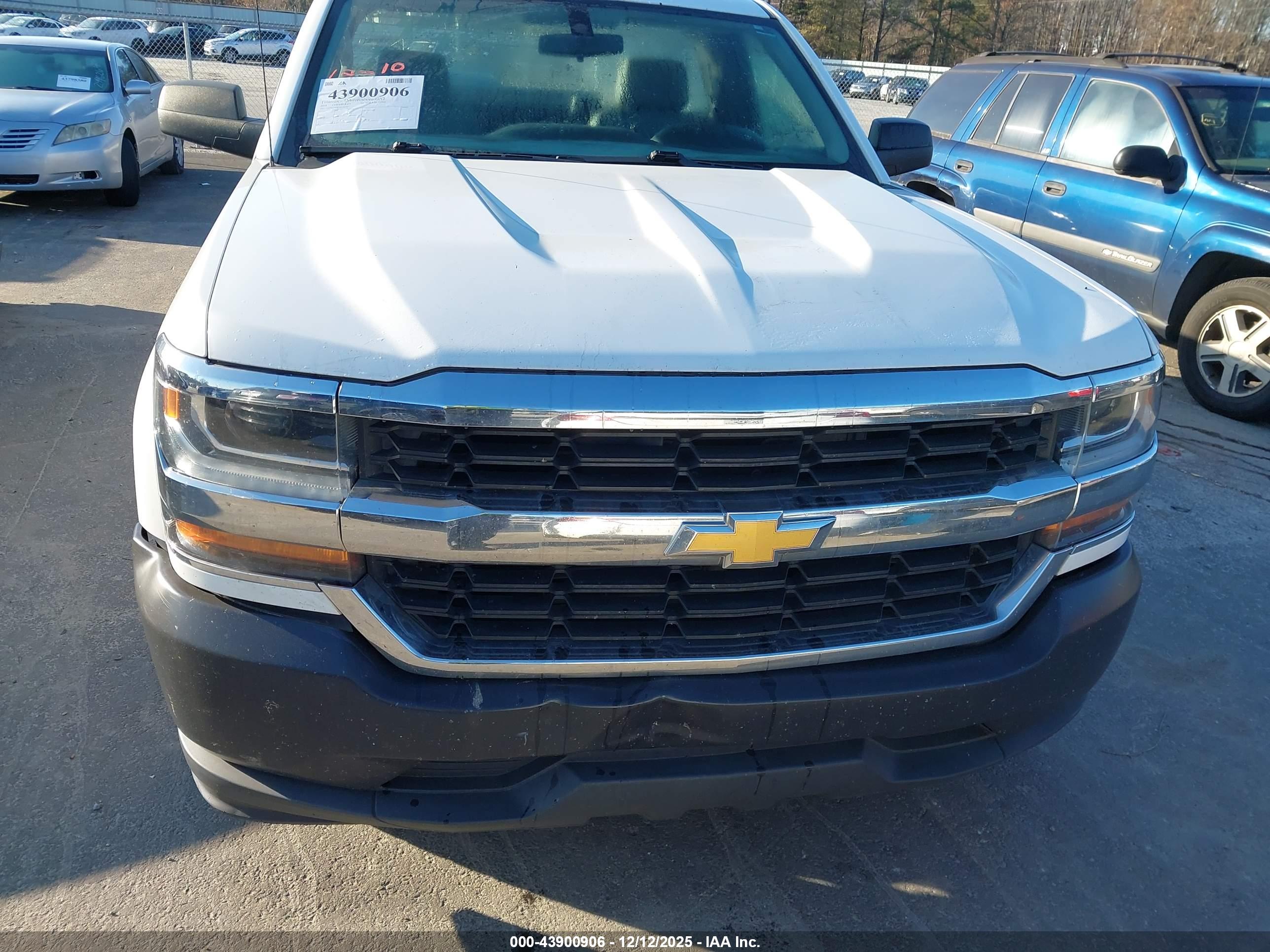 CHEVROLET SILVERADO image 6