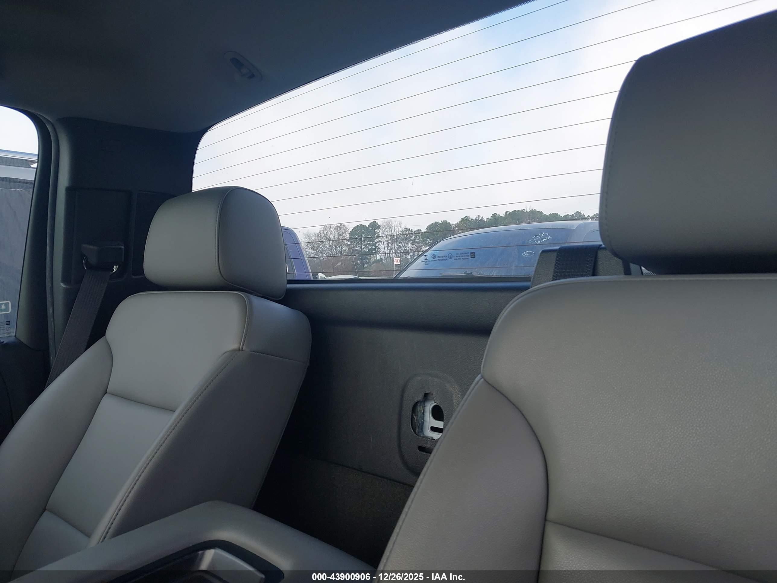 CHEVROLET SILVERADO image 8