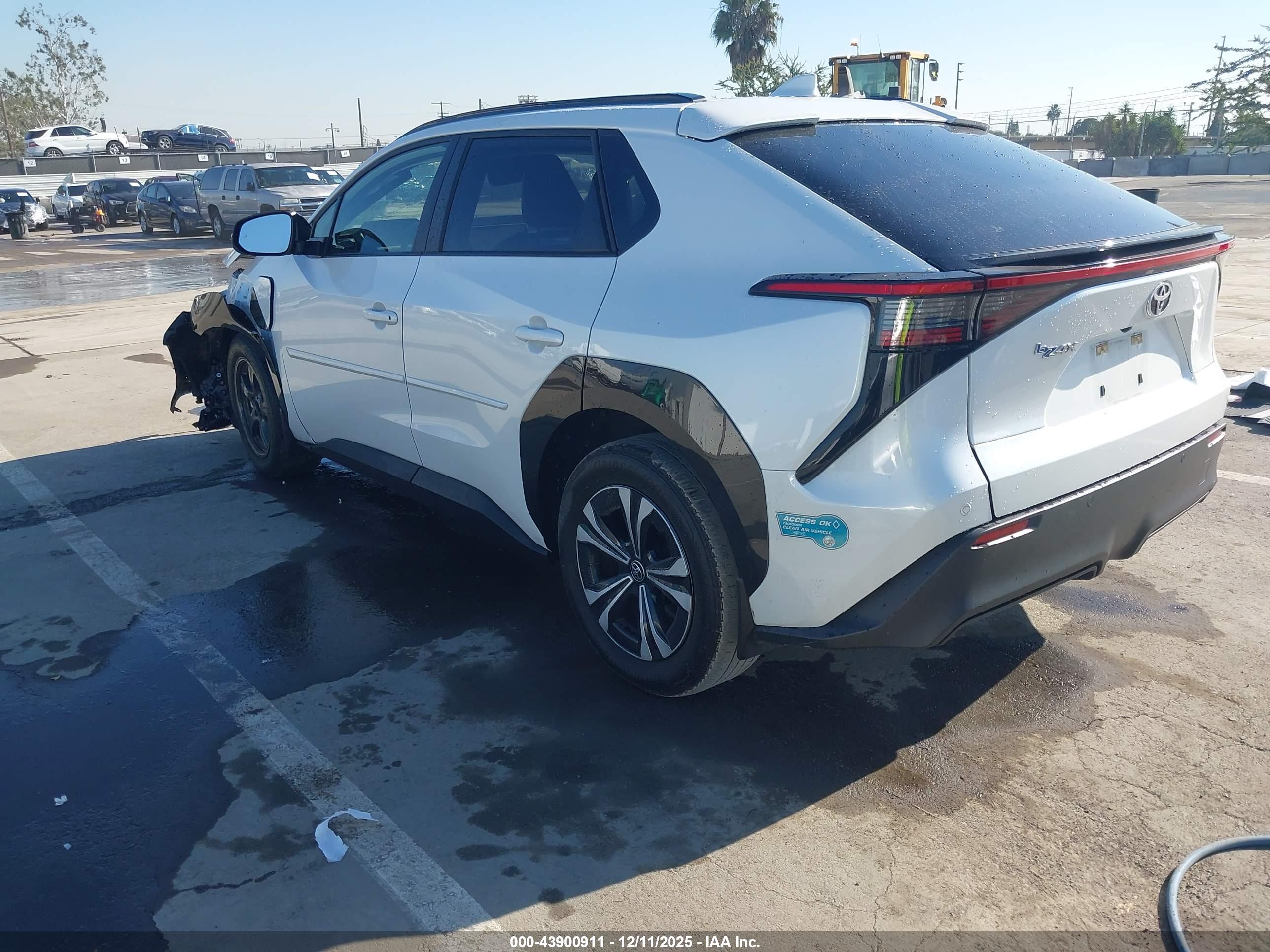 TOYOTA BZ4X image 3