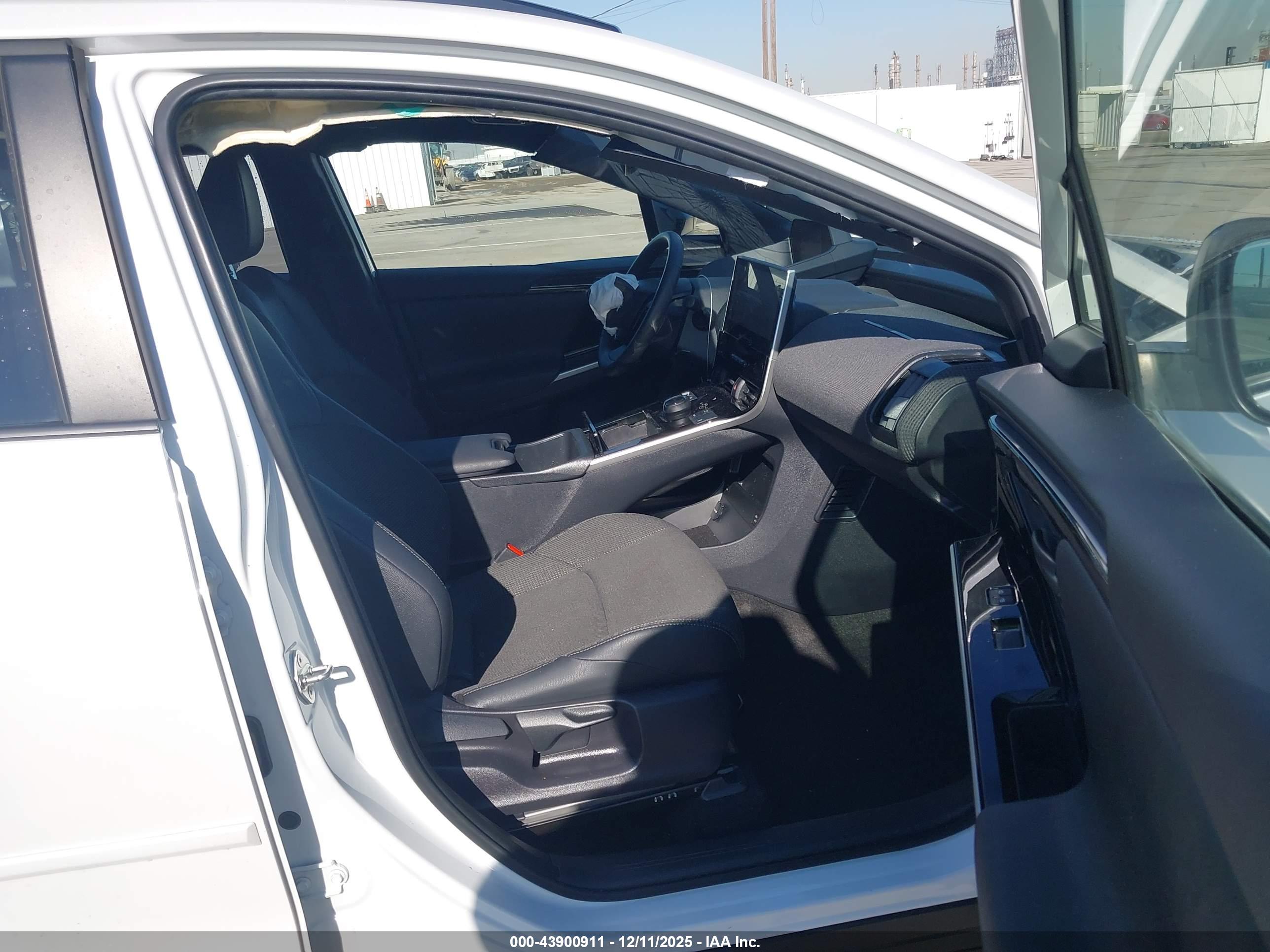 TOYOTA BZ4X image 5