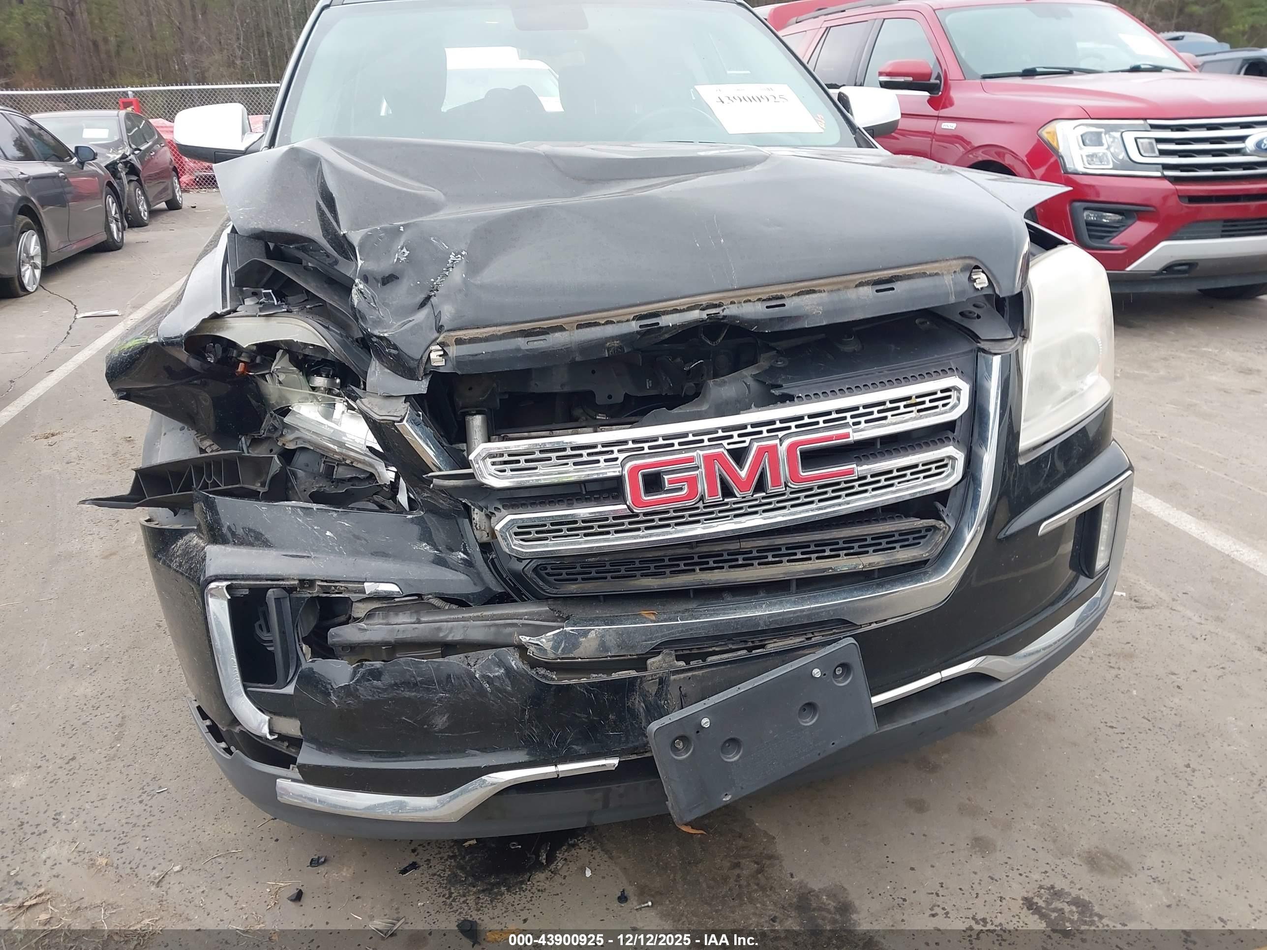 GMC TERRAIN image 6