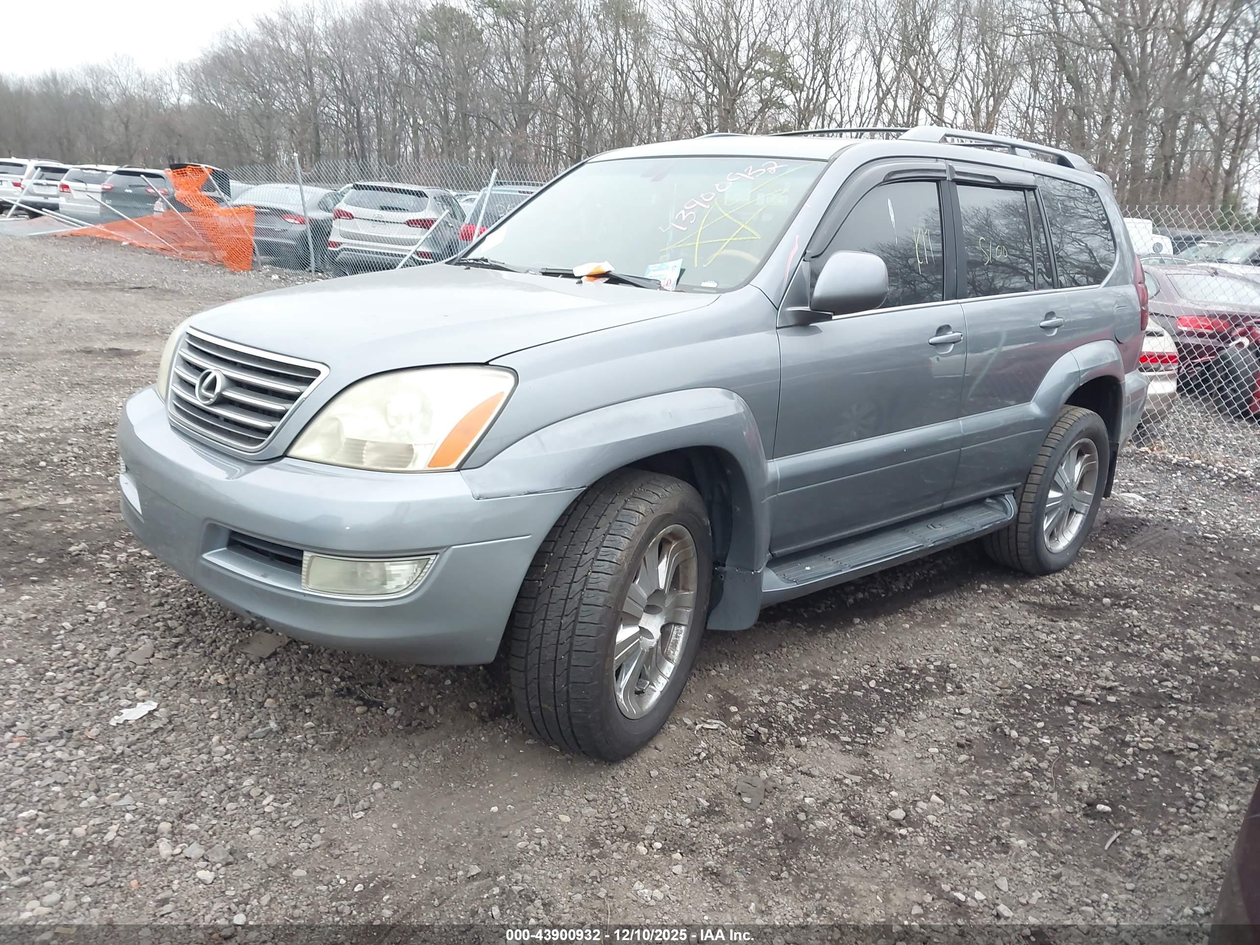 LEXUS GX image 2