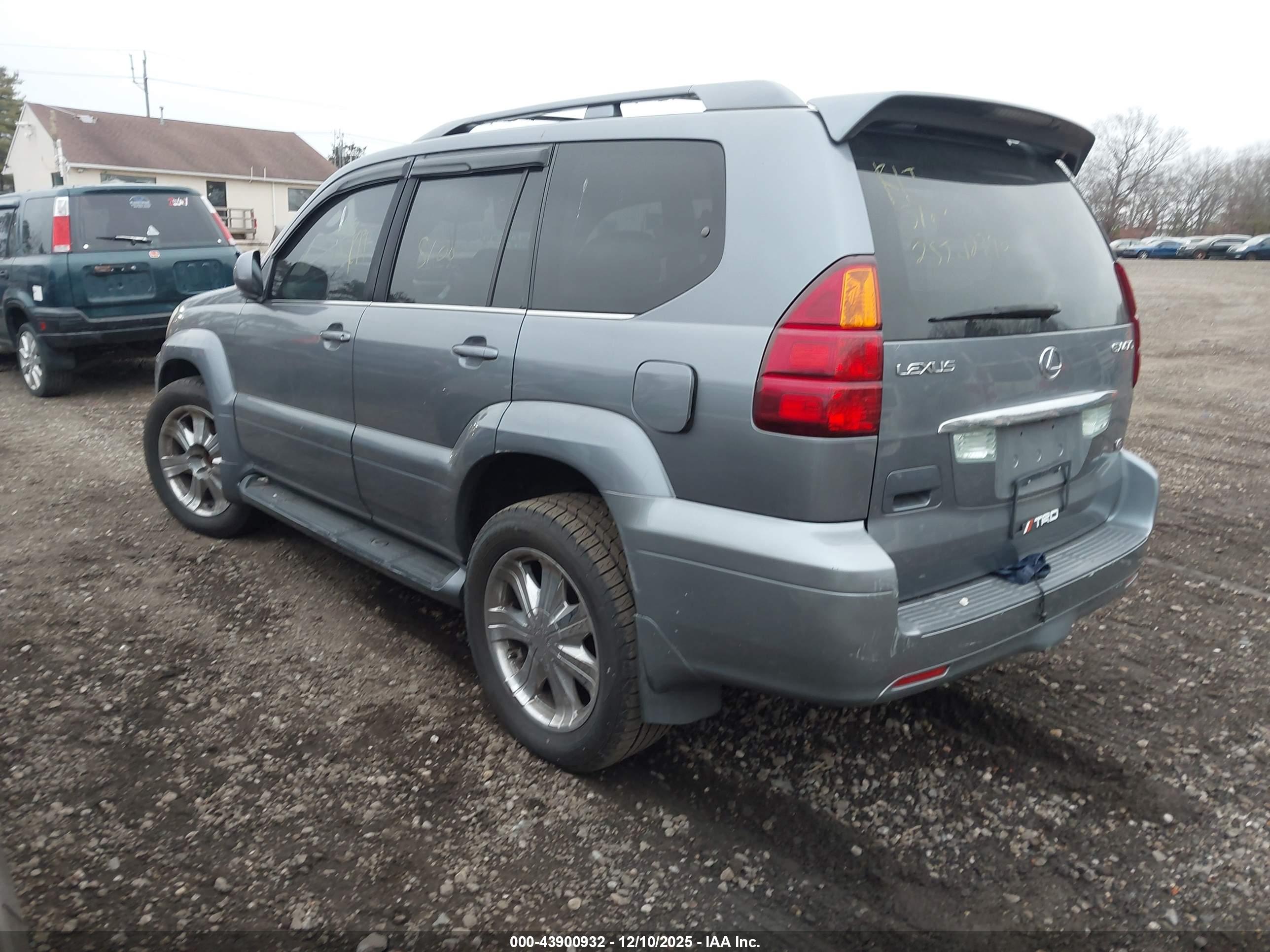 LEXUS GX image 3