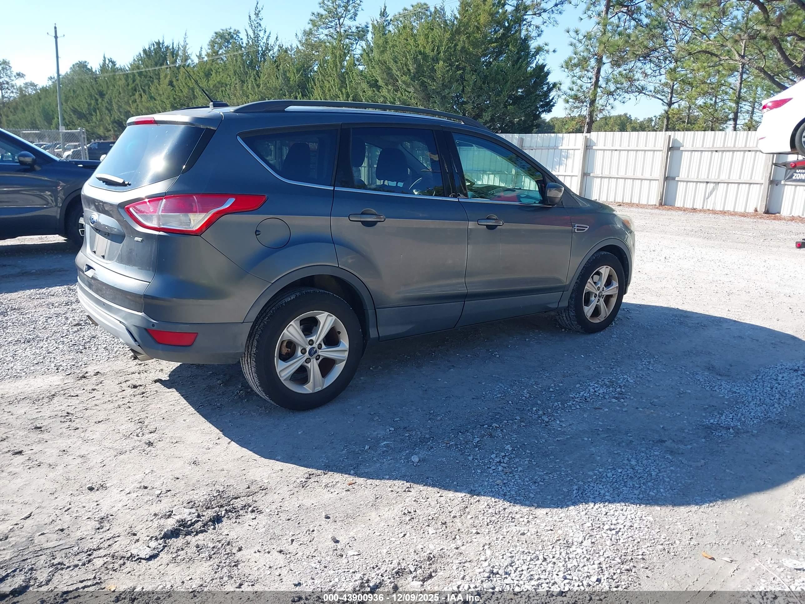 FORD ESCAPE image 4