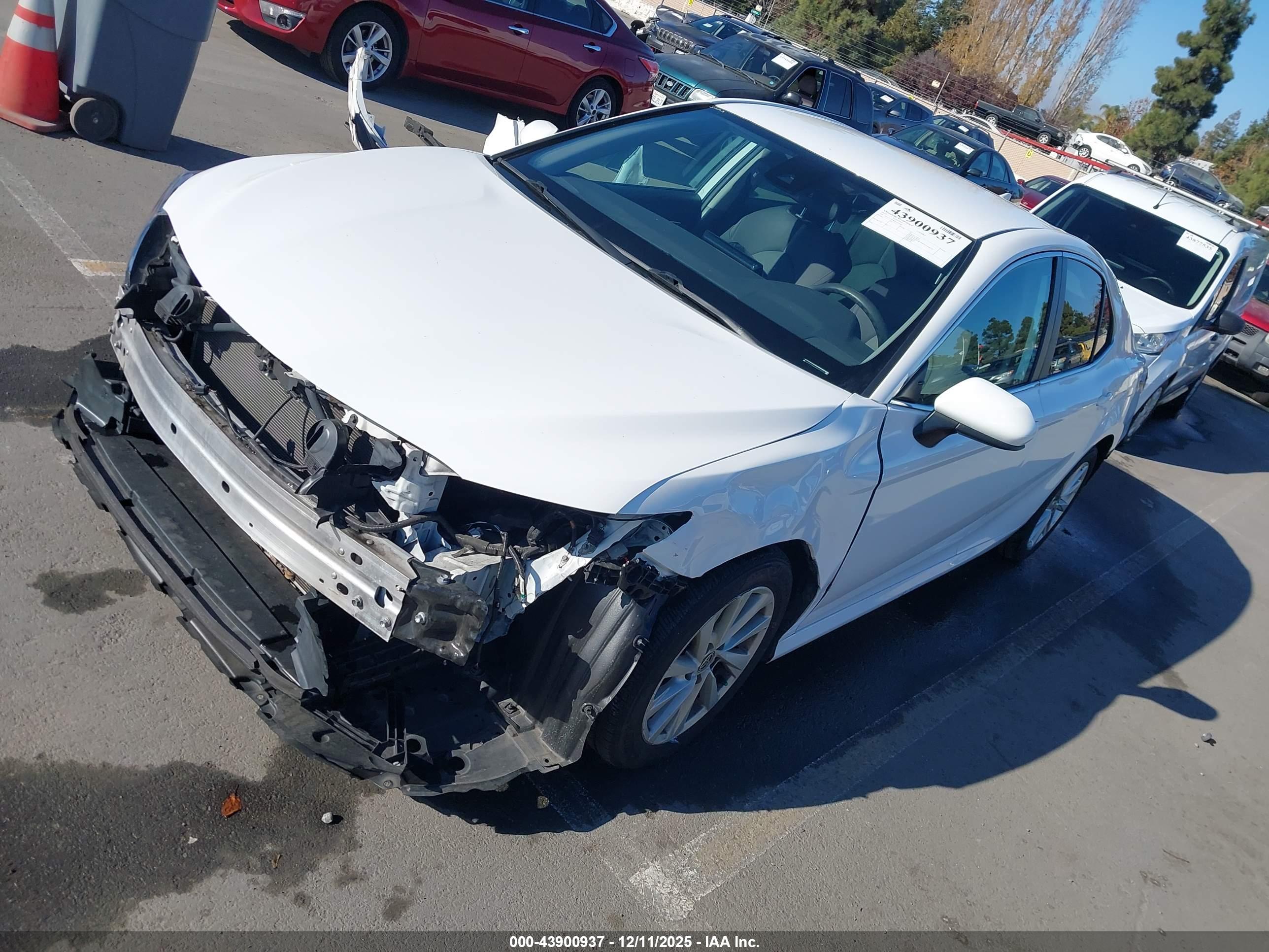 TOYOTA CAMRY image 2