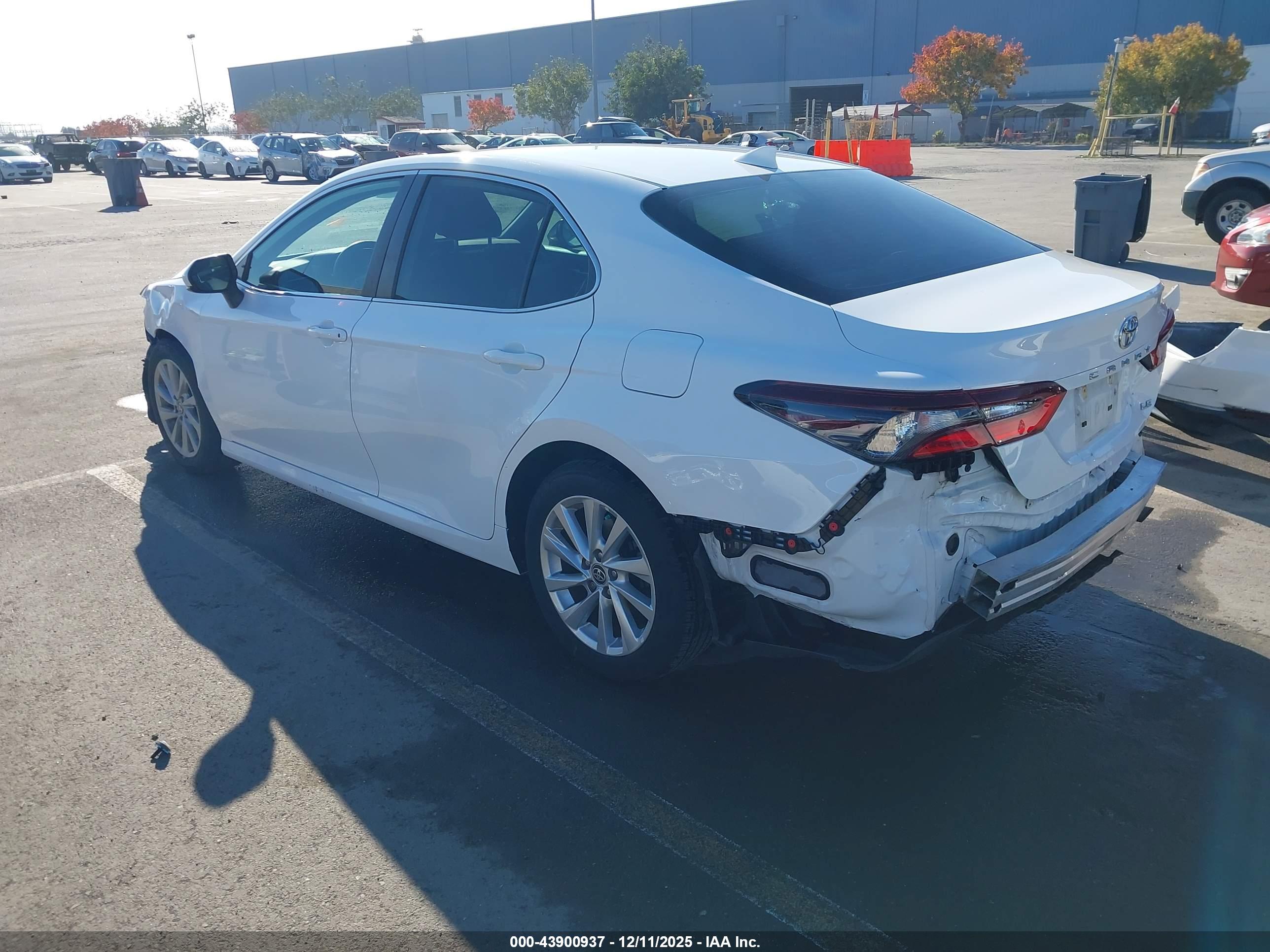 TOYOTA CAMRY image 3