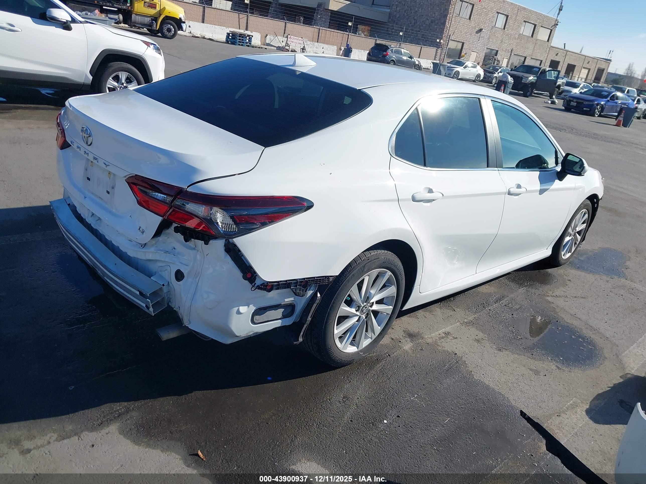 TOYOTA CAMRY image 4