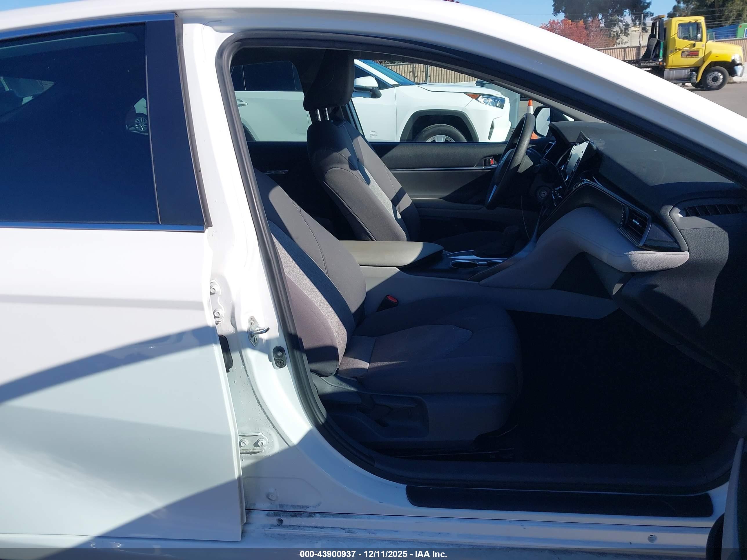 TOYOTA CAMRY image 5