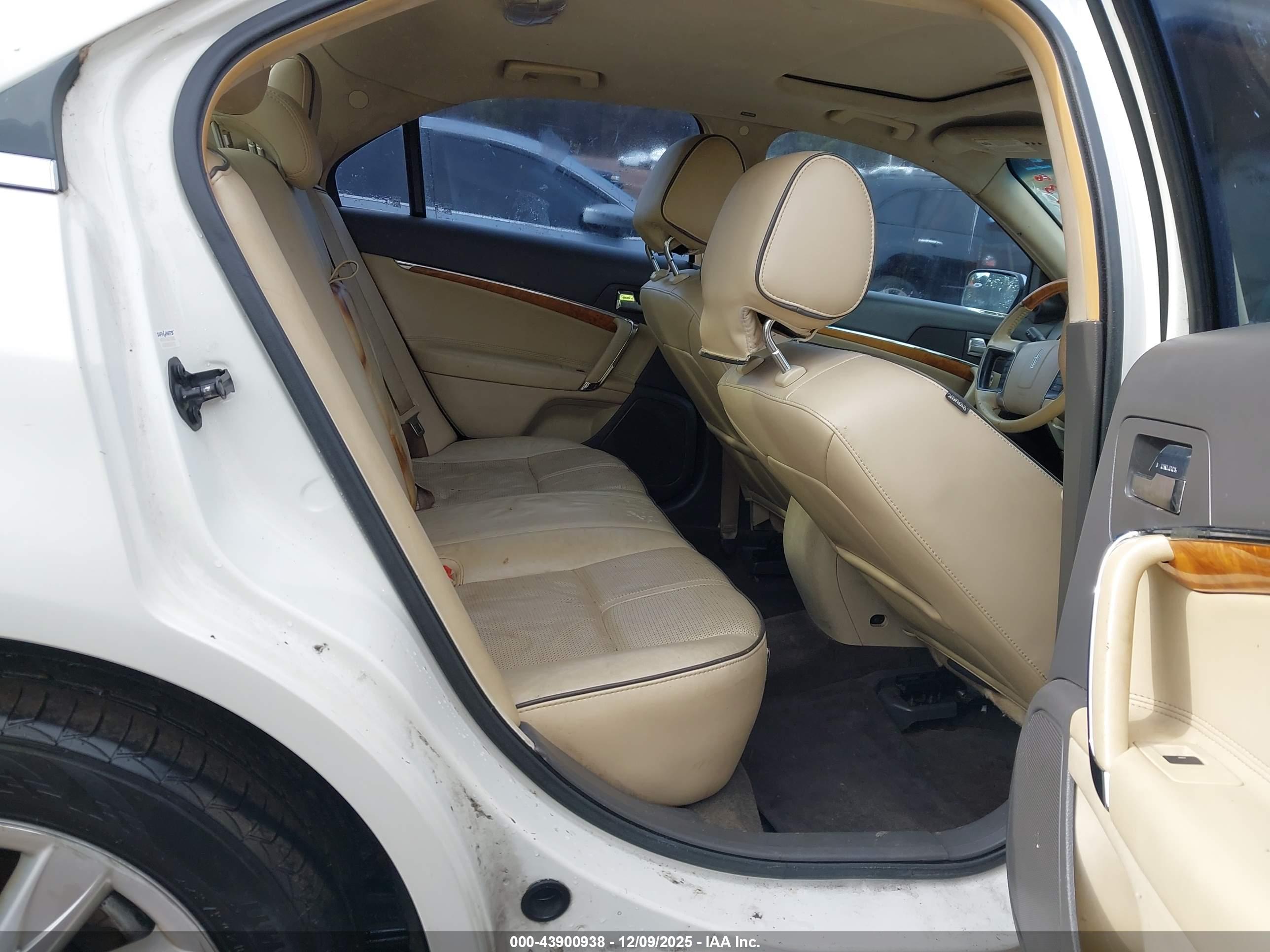 LINCOLN MKZ image 8