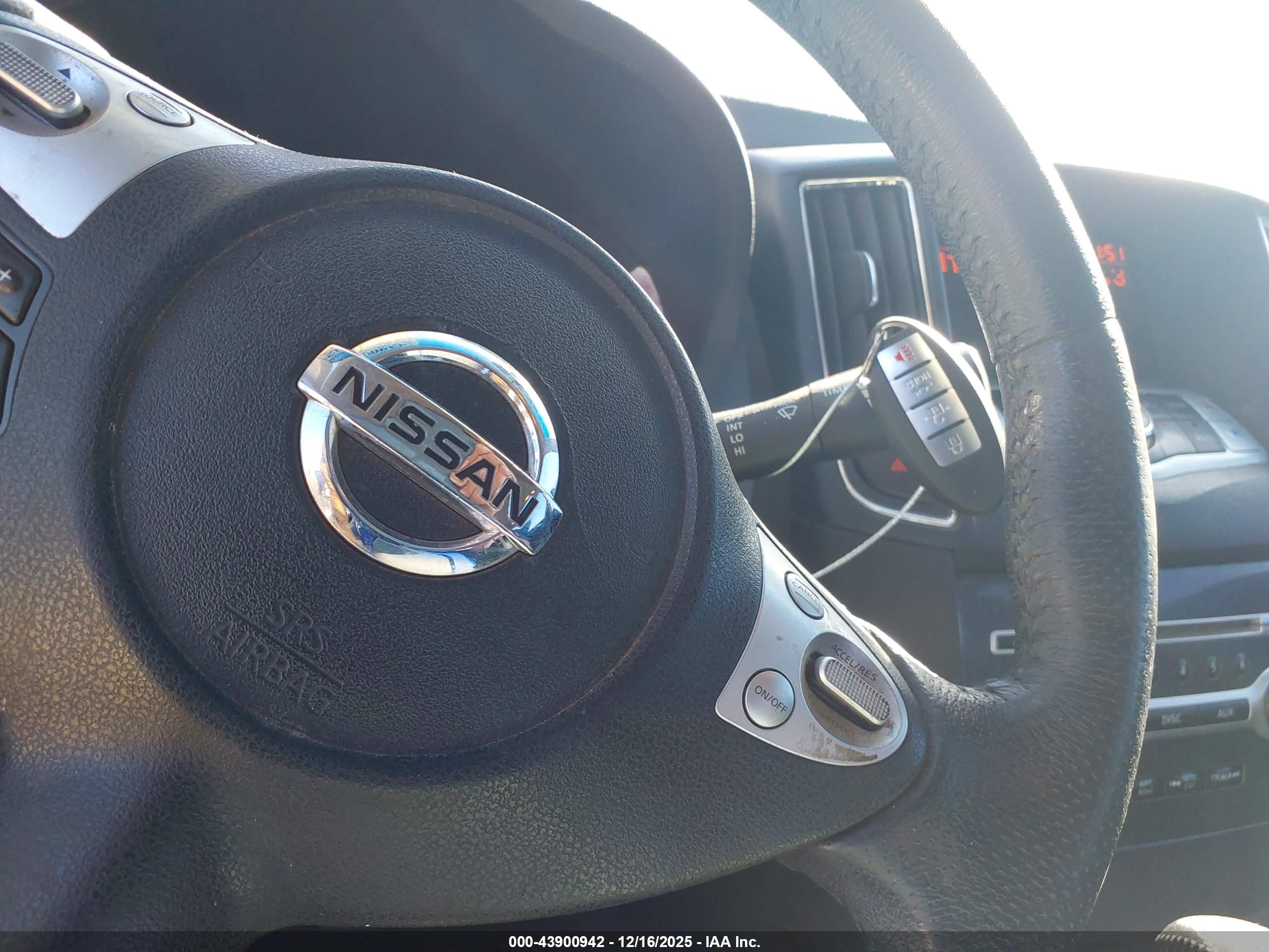 NISSAN MAXIMA image 11
