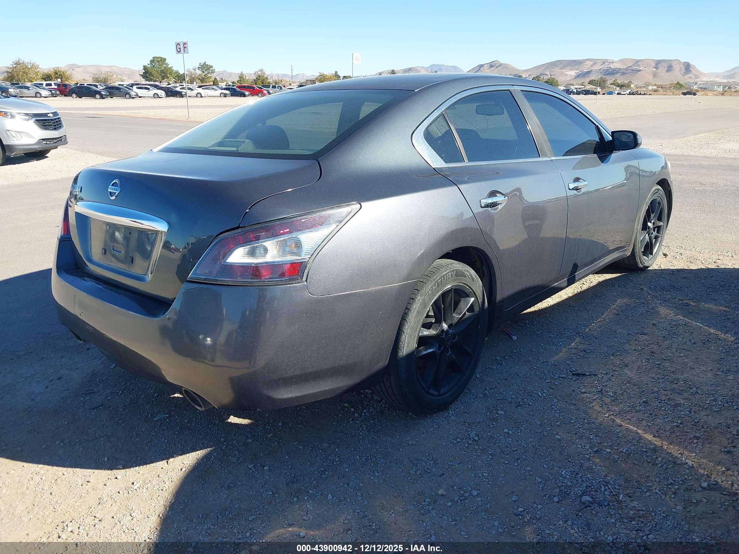 NISSAN MAXIMA image 4